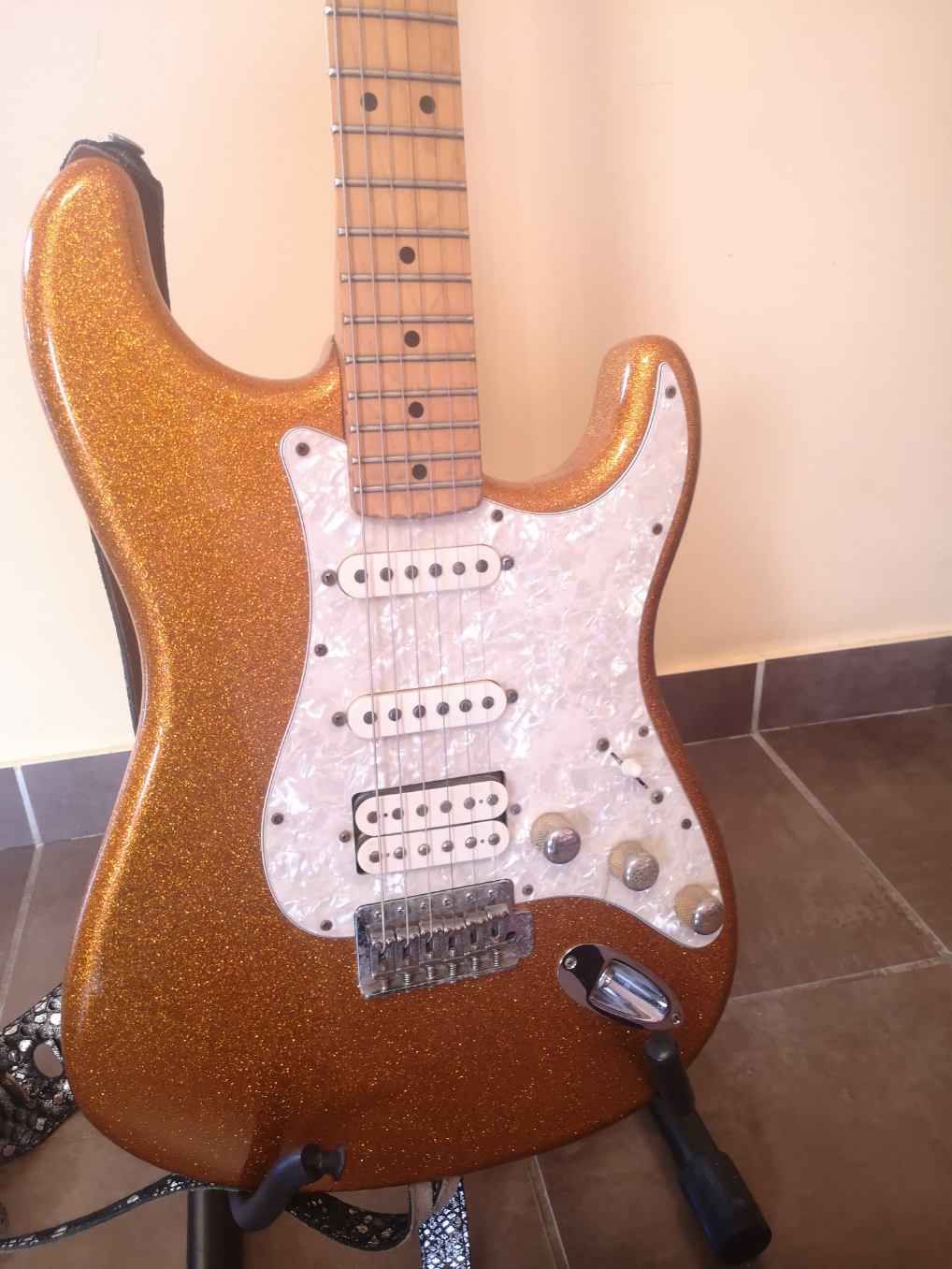 Stratocaster made in mexico "Squier Series" Fender Audiofanzine