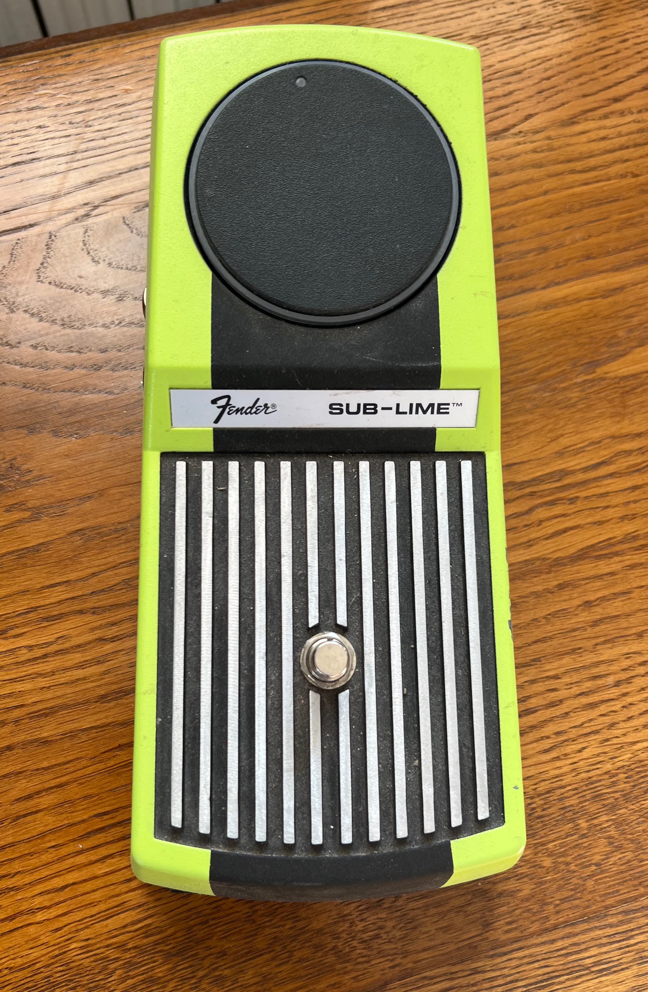 Sub-Lime Bass Fuzz Pedal - Fender Sub-Lime Bass Fuzz Pedal 