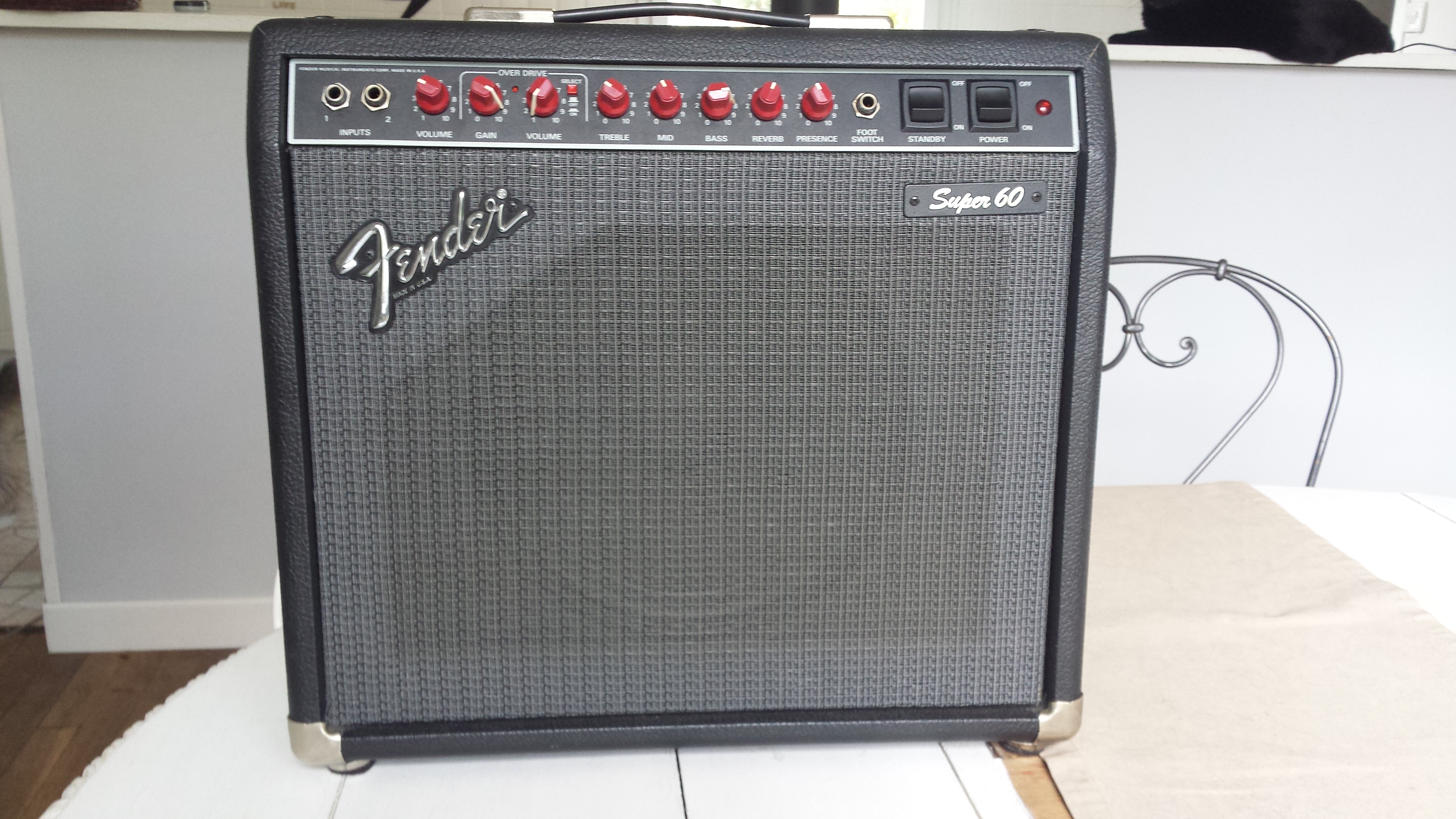 Photo Fender Super 60 Fender Super 60 (15182) (1400769) Audiofanzine