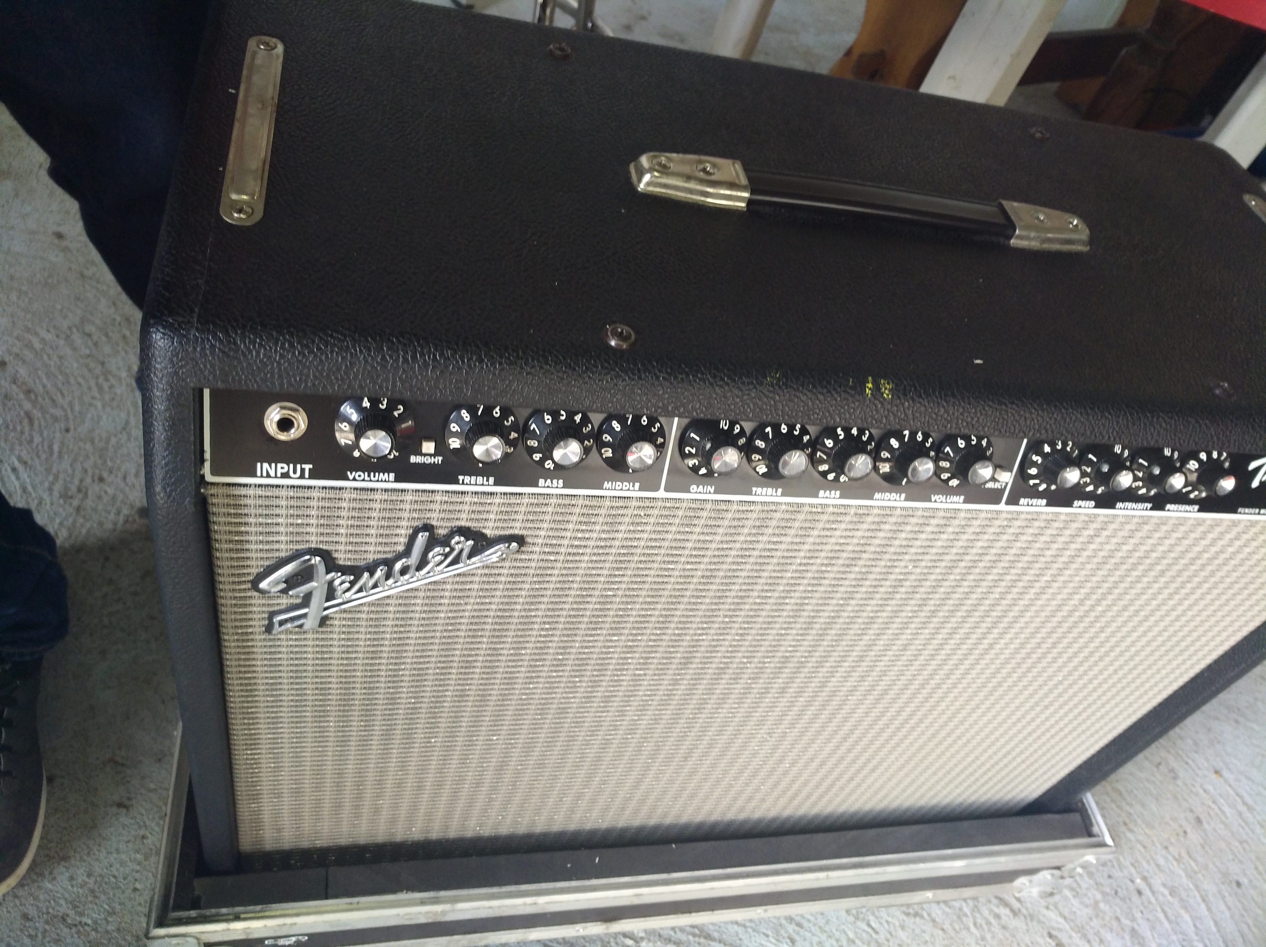 Ampli guitare FENDER TWIN AMP 100W en flightcase (Aquitaine) Audiofanzine