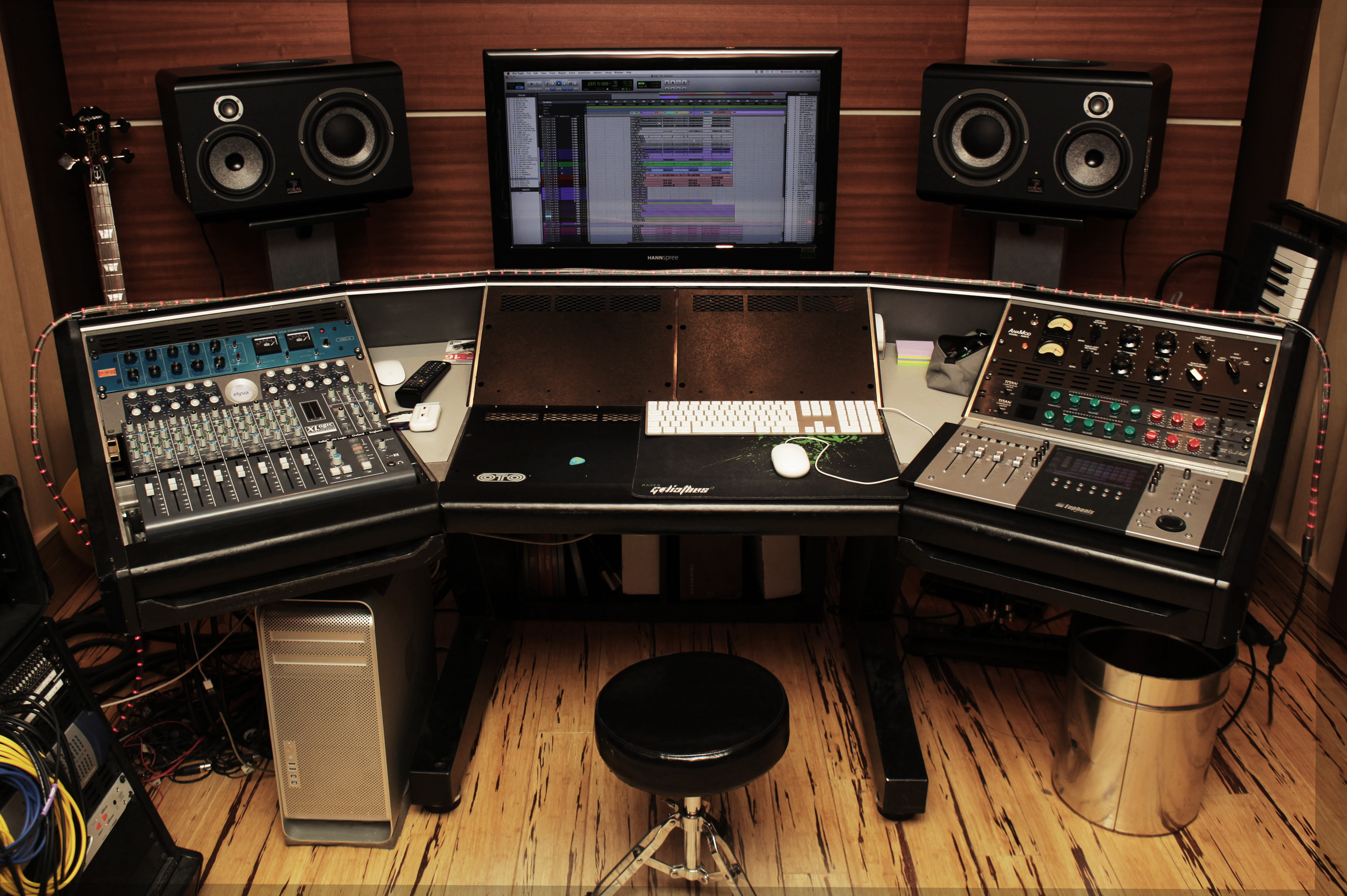 Мониторы для домашней студии. Yamaha hs4. Yamaha студийные мониторы легендарные. 1 mixing. Mackie mr524.