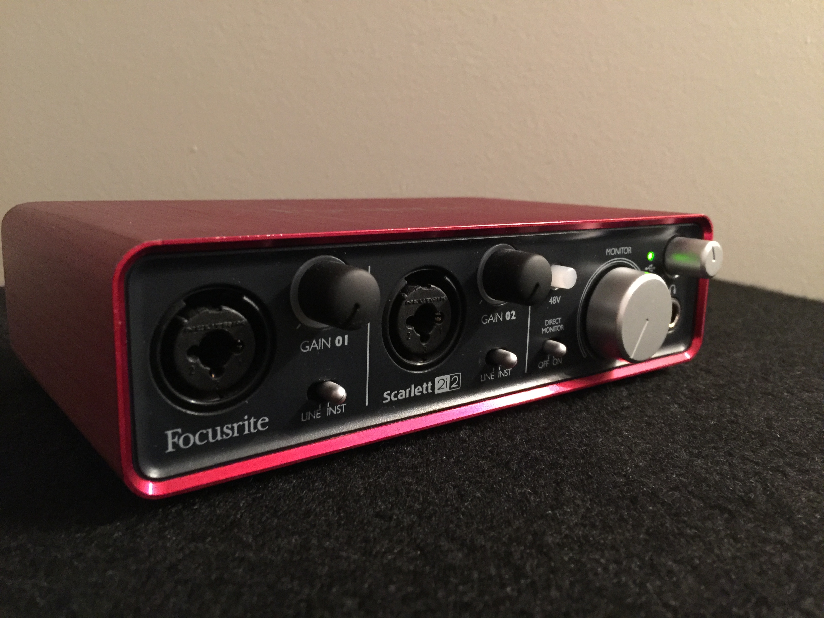 Внешняя звуковая карта focusrite 2i2