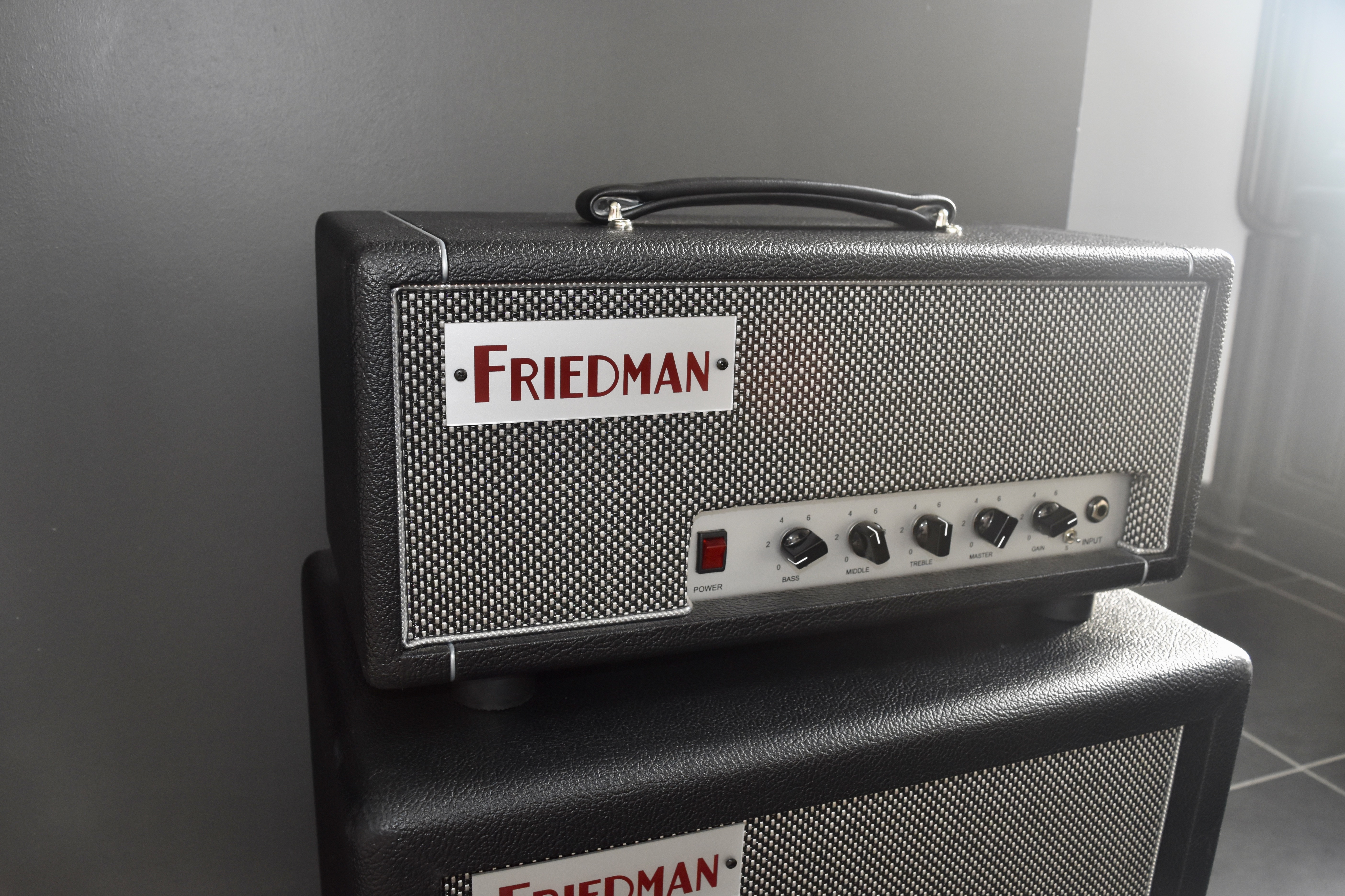Mini Dirty Shirley 112 Cab Friedman Amplification - Audiofanzine