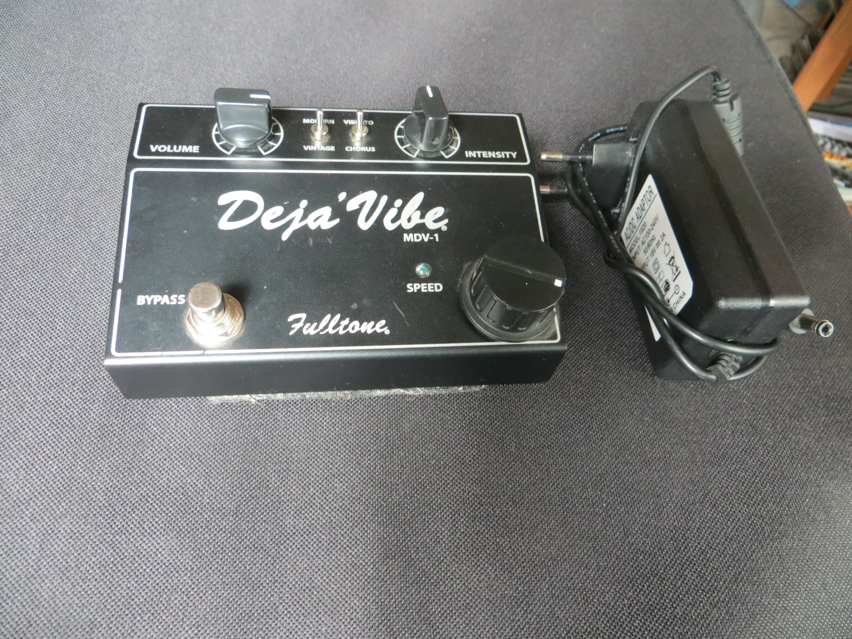 Mini DejáVibe MDV-1 - Fulltone Mini DejáVibe MDV-1 - Audiofanzine