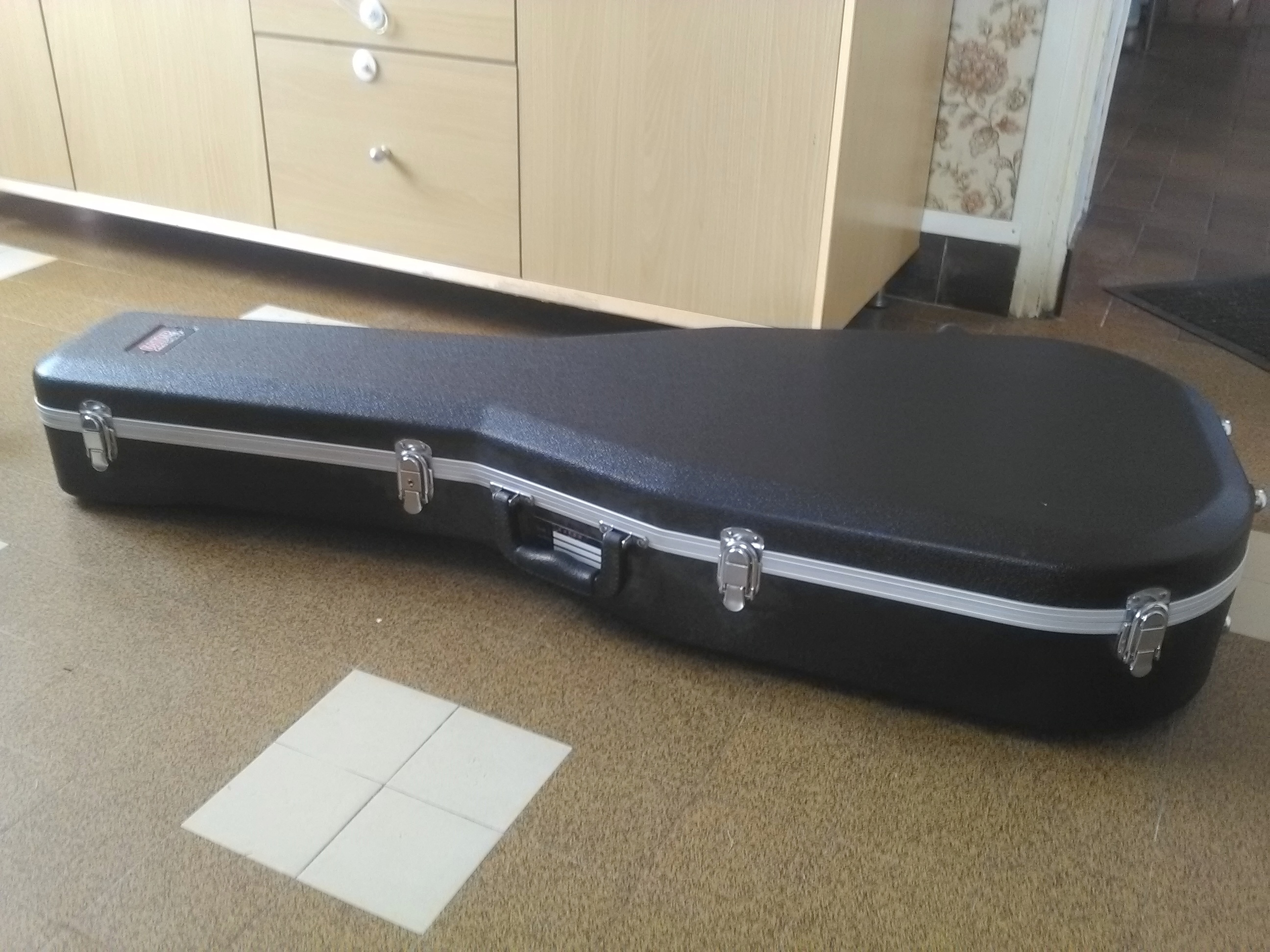 GCCLASSIC Classical Guitar Case Gator Cases Audiofanzine