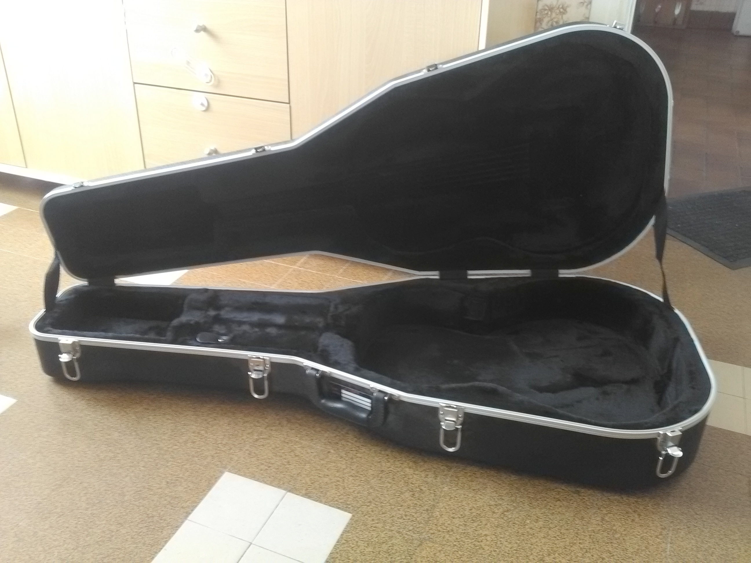 GCCLASSIC Classical Guitar Case Gator Cases Audiofanzine