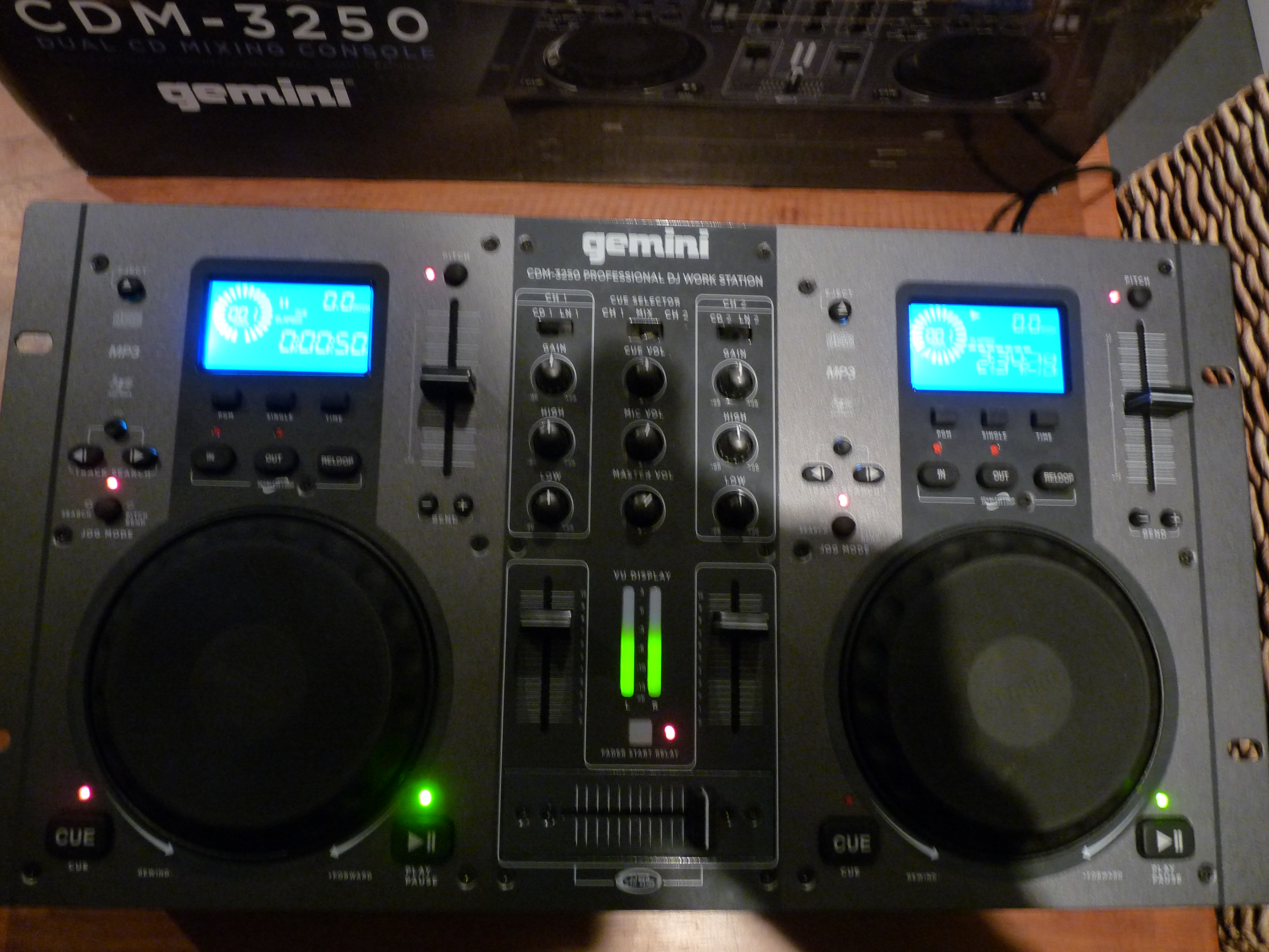 CDM-3250 - Gemini DJ CDM-3250 - Audiofanzine