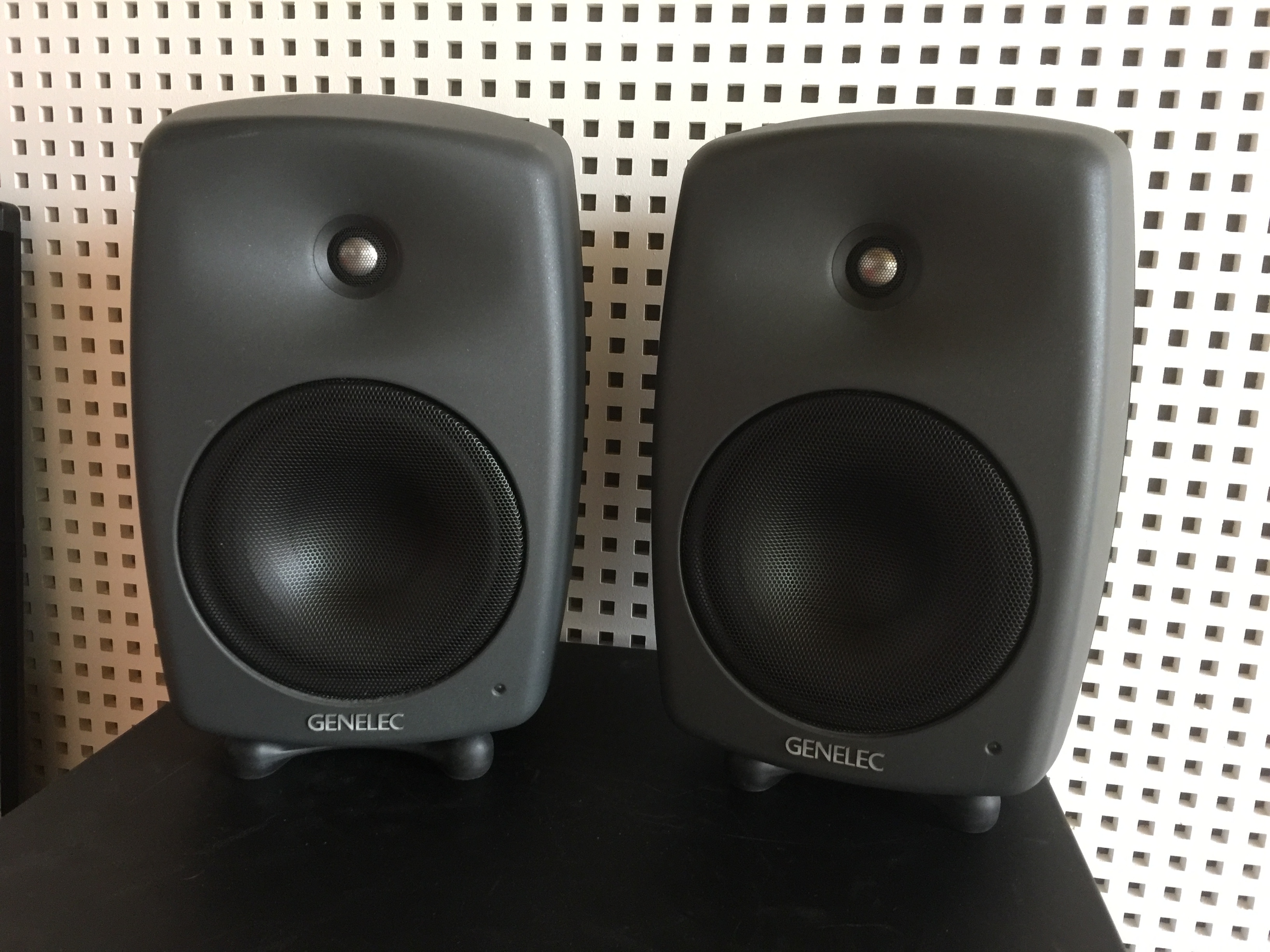 Photo Genelec 8040A Genelec 8040A (78805) (1854050) Audiofanzine