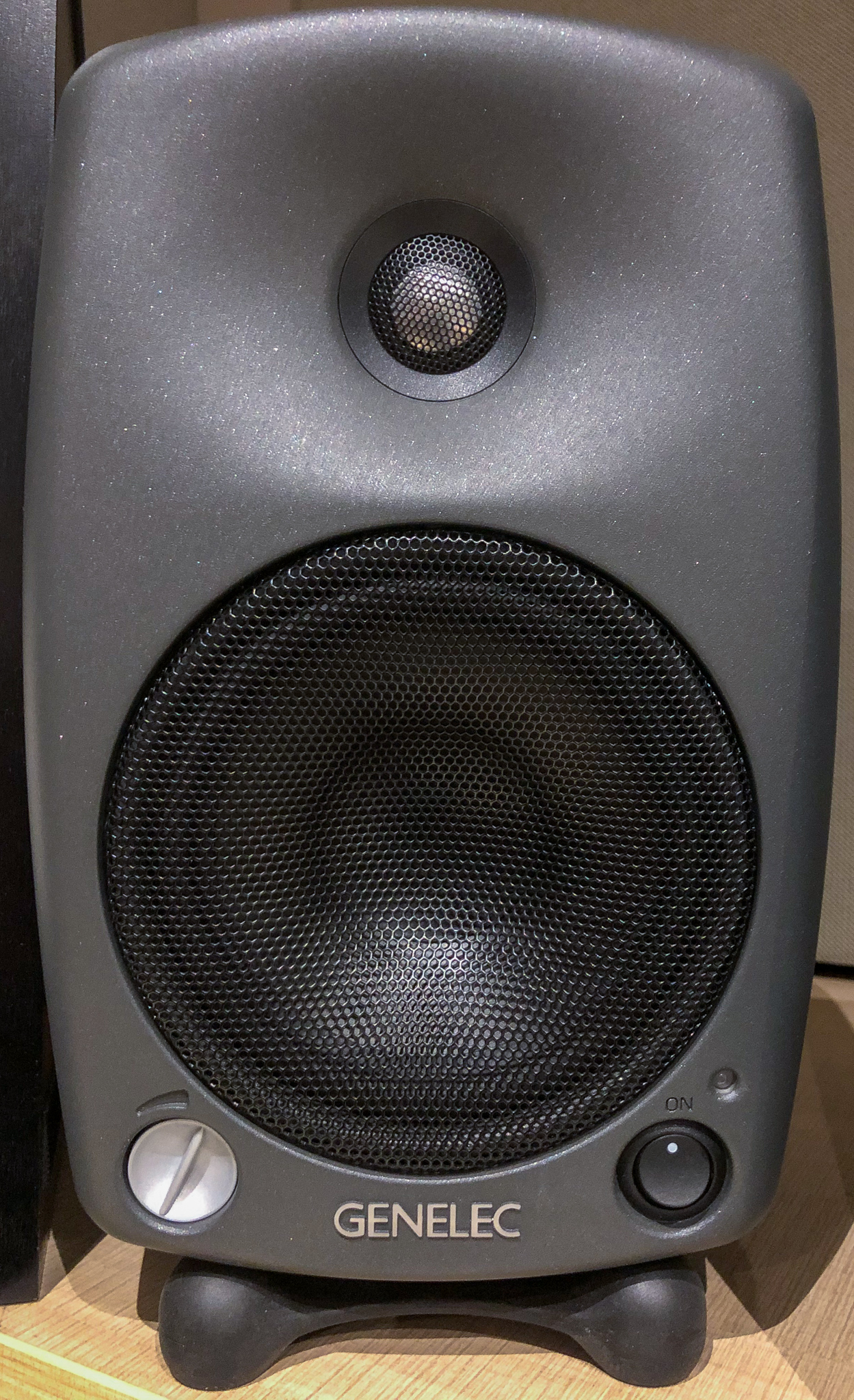 8130A Genelec 8130A Audiofanzine