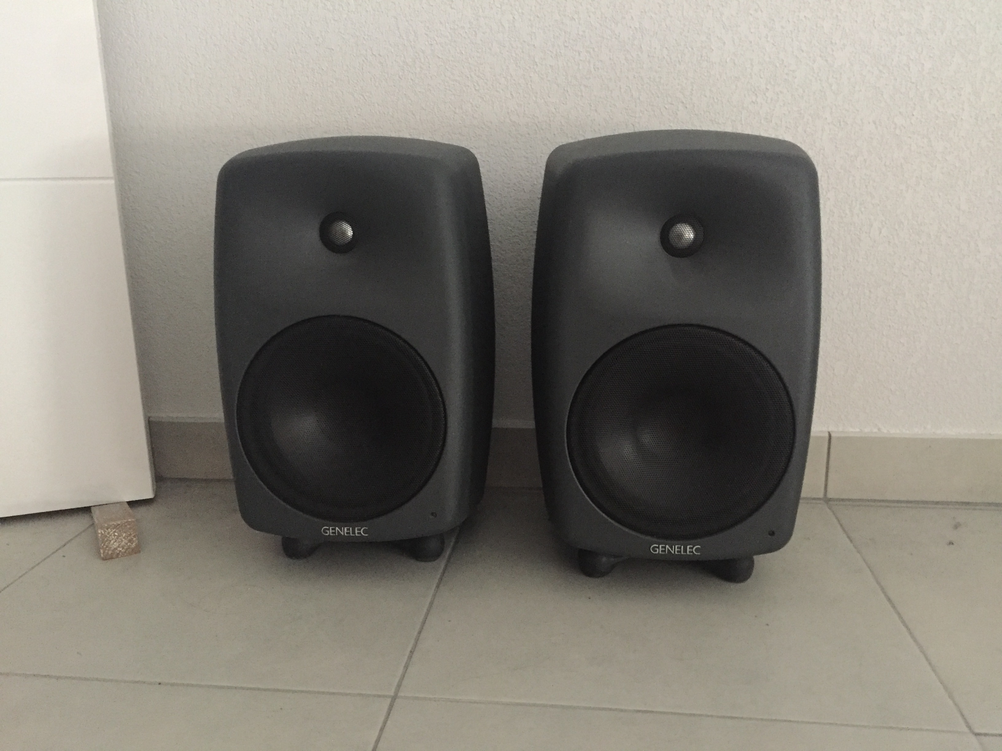 genelec 8250a