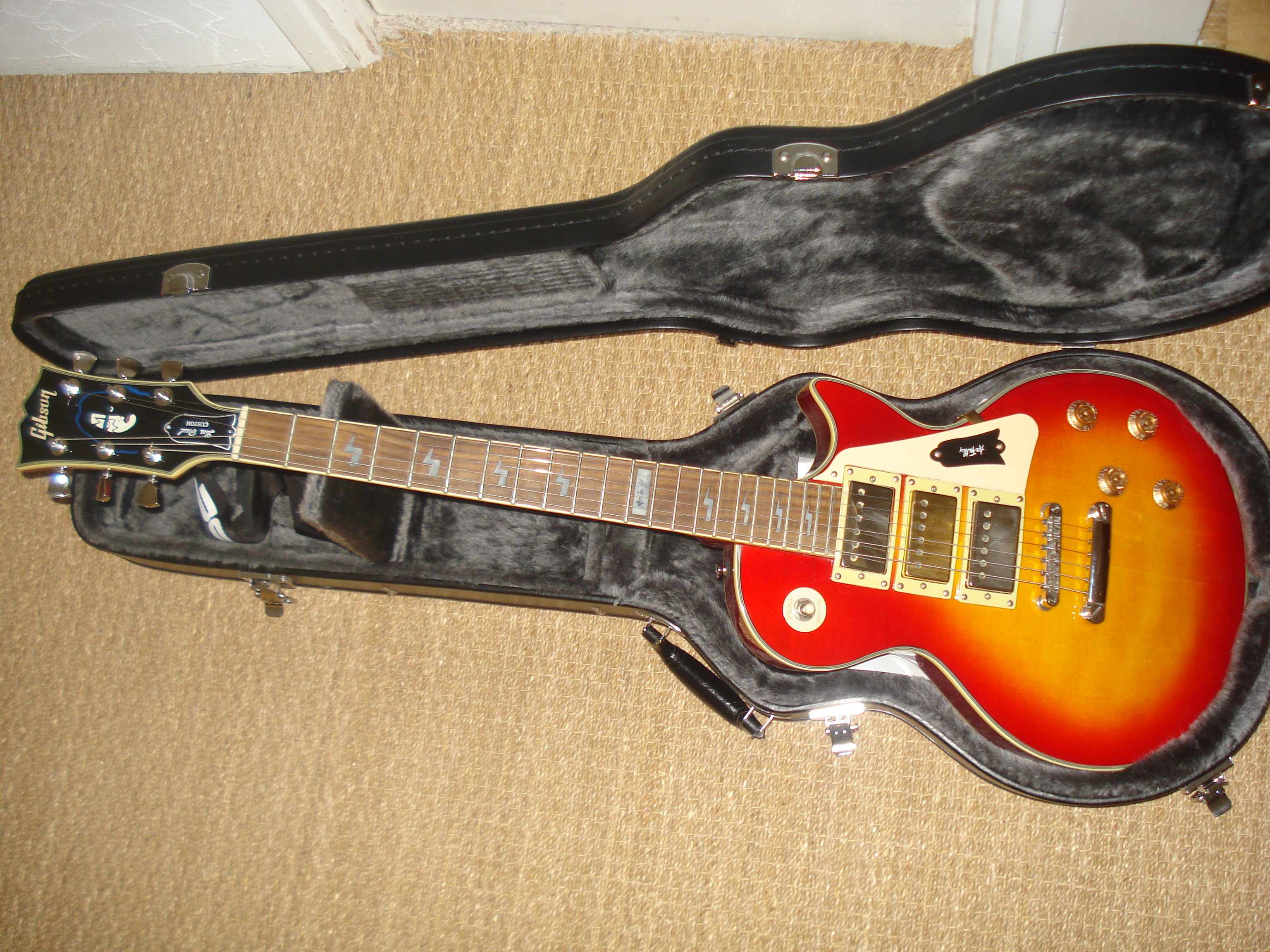 Gibson Ace Frehley "Budokan" Les Paul Custom Heritage Cherry Sunburst