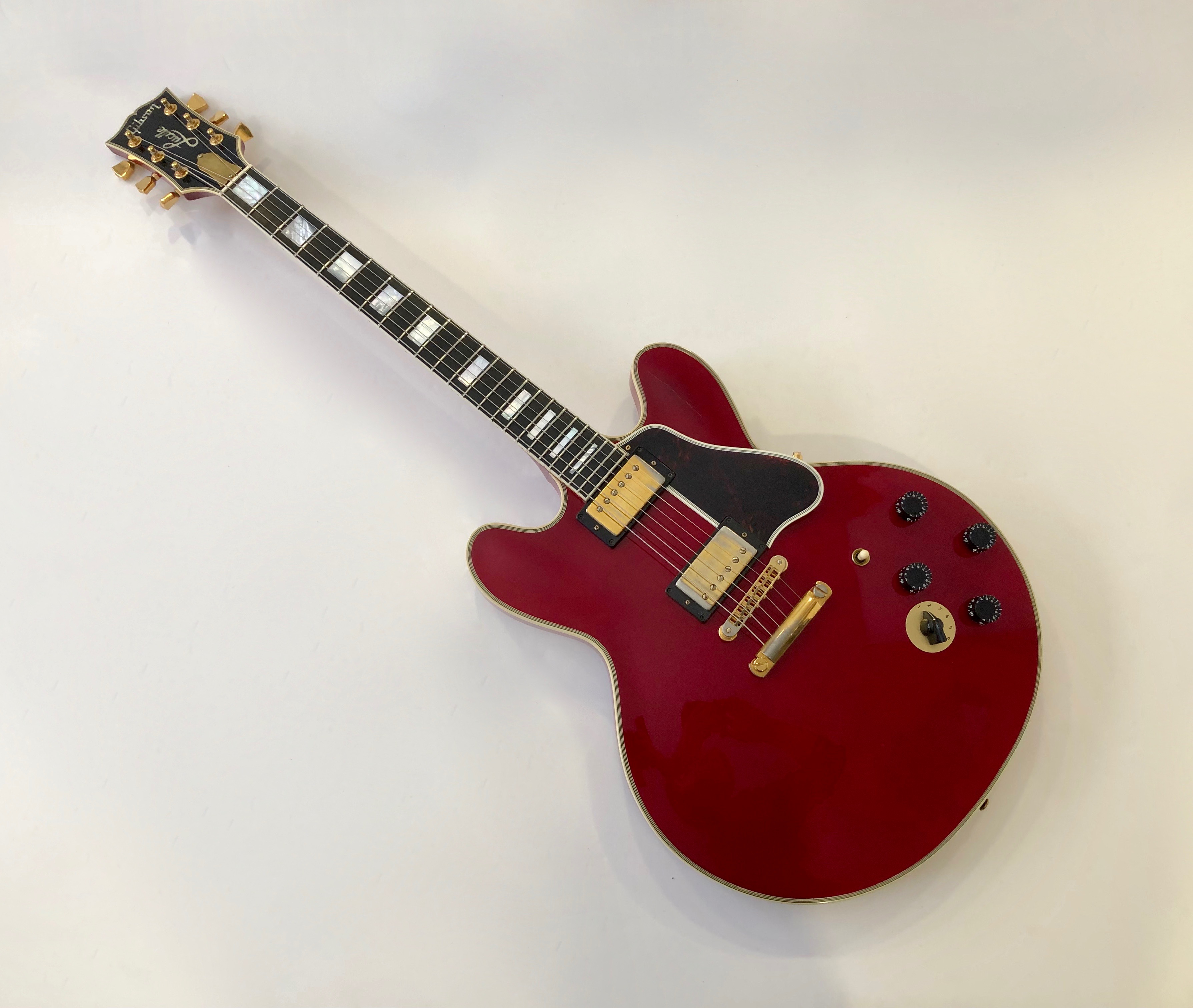 Gibson B.B. King Lucille 1993 Cherry Red (Ile-de-France) - Audiofanzine