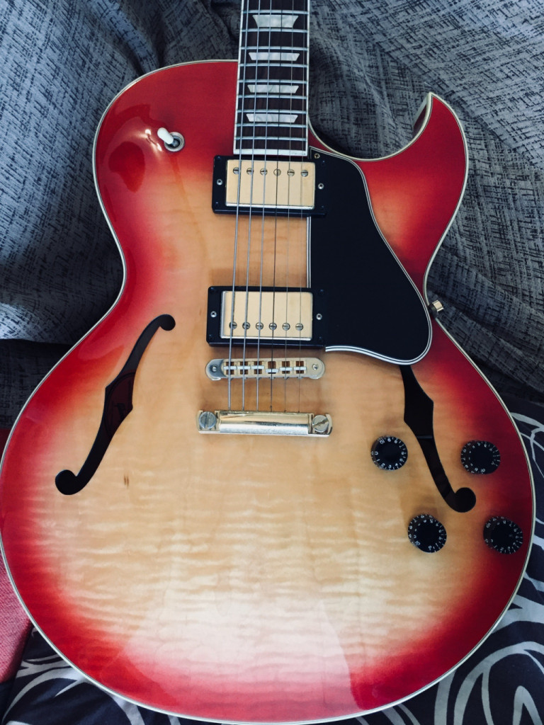 ES137 Custom Gold Hardware Gibson Audiofanzine
