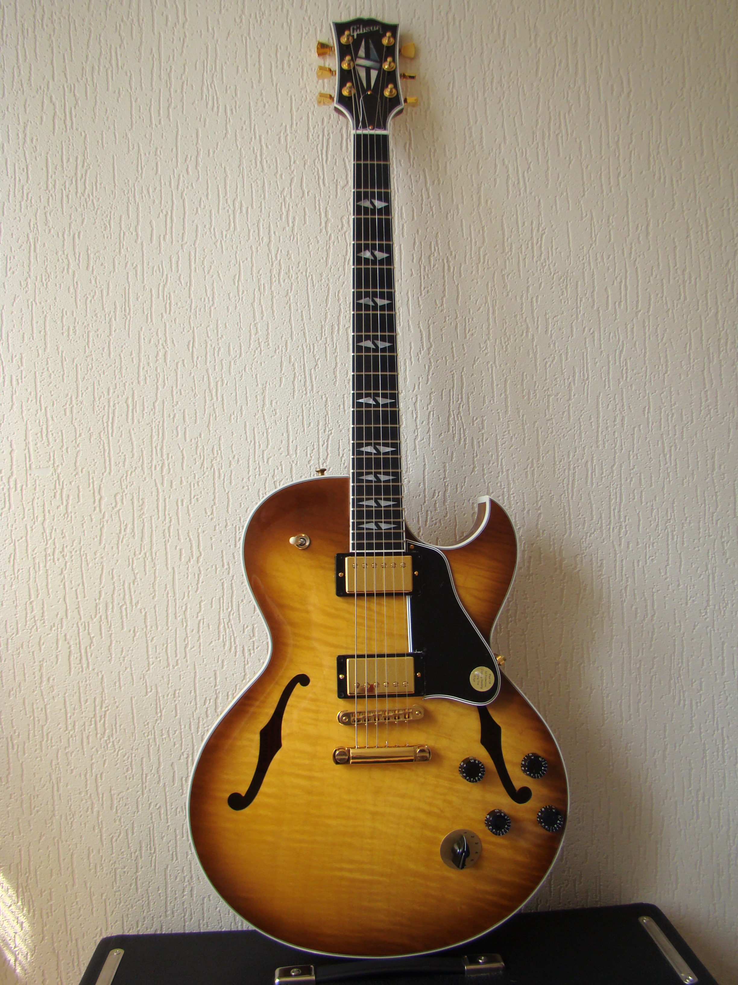 Images Gibson ES-137 Custom Gold HardwarePhoto introuvable                            ×                        {{ media.title }}Photo introuvable                            ×                        {{ media.title }}