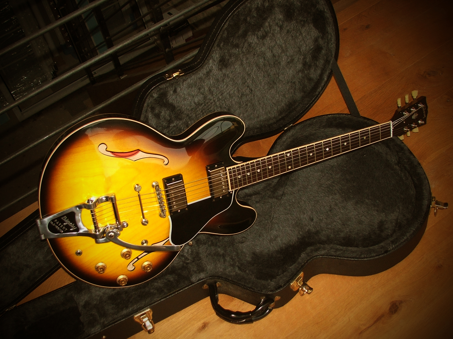 Photo Gibson ES-335 : ES-335 Bigsby B7 (#889539) - Audiofanzine