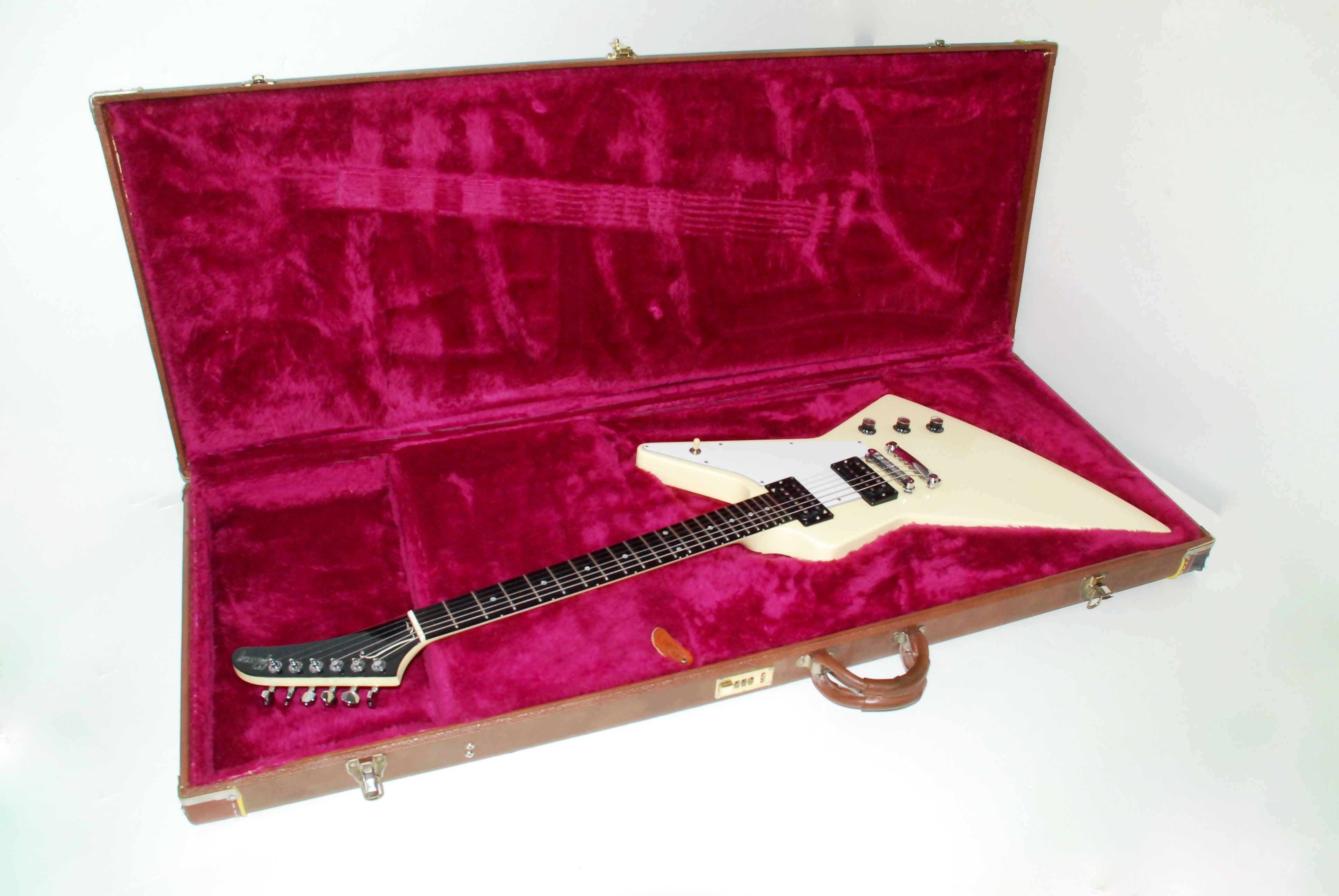 Explorer '76 Reissue Classic White Gibson Audiofanzine