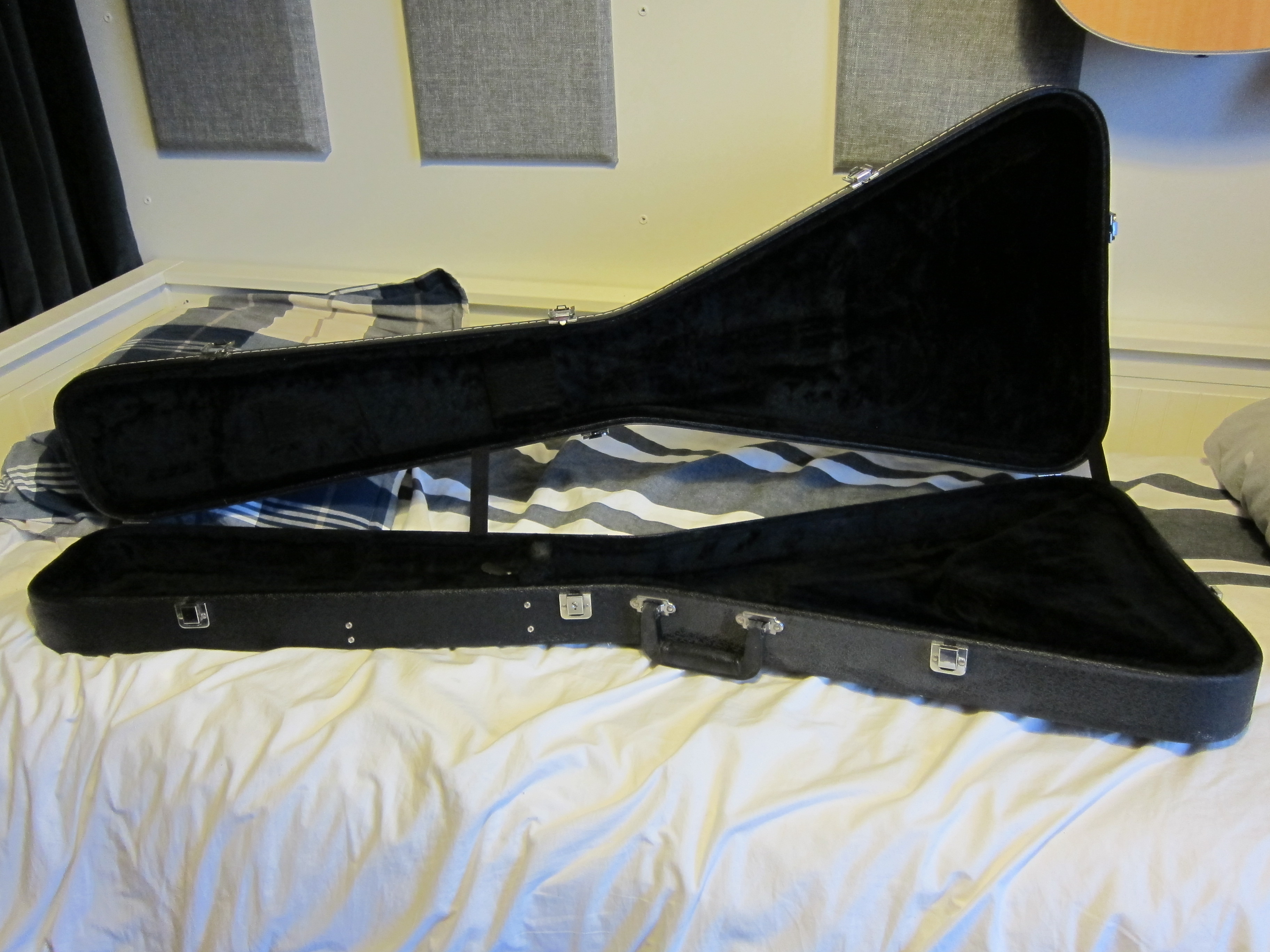 Photo Gibson Flying V Hardshell Case Gibson Flying V Hardshell Case 67889 979890 1542