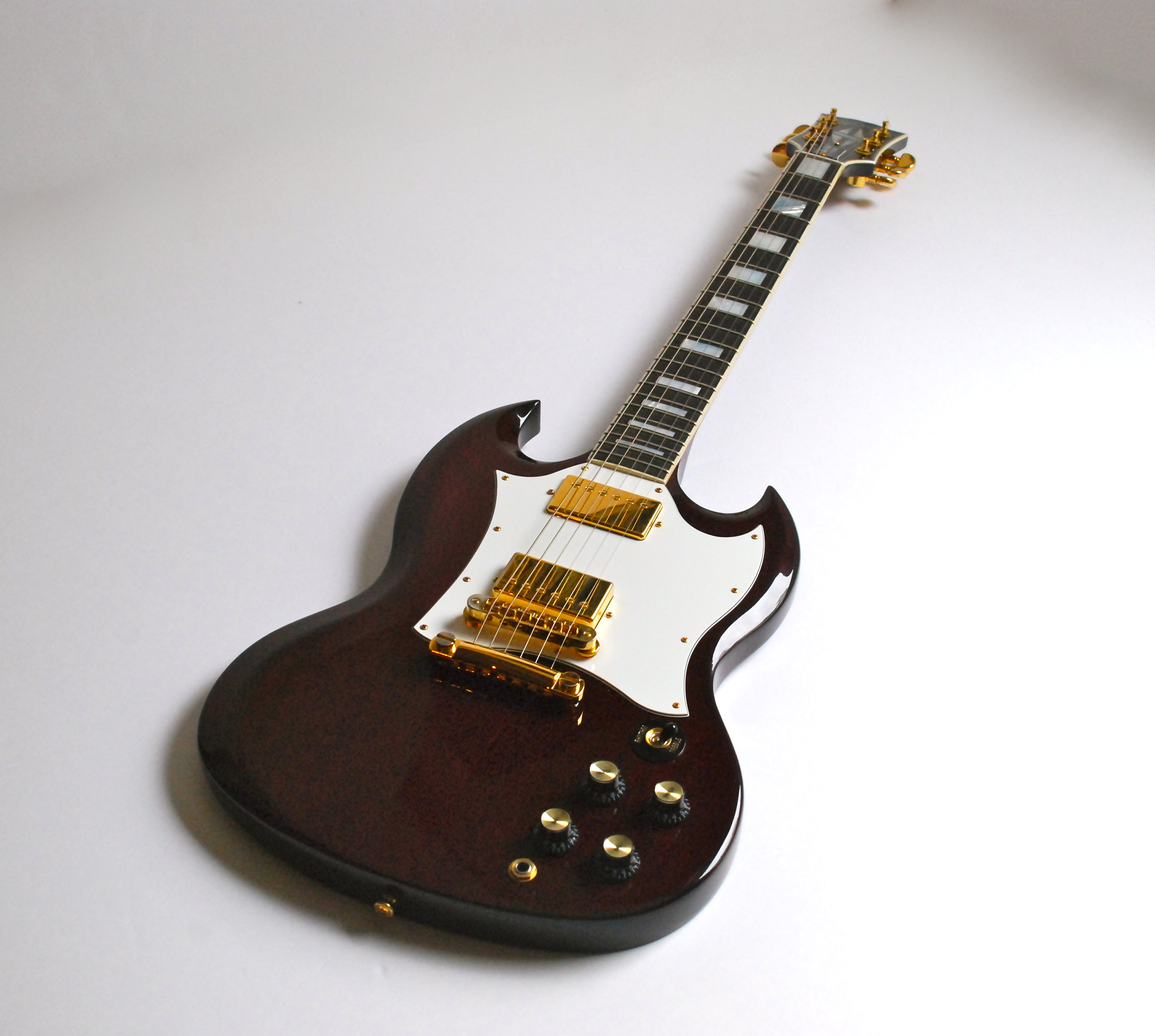 gibson-guitar-of-the-week-35-sg-61-reissue-antique-satin-walnut-850623.jpg