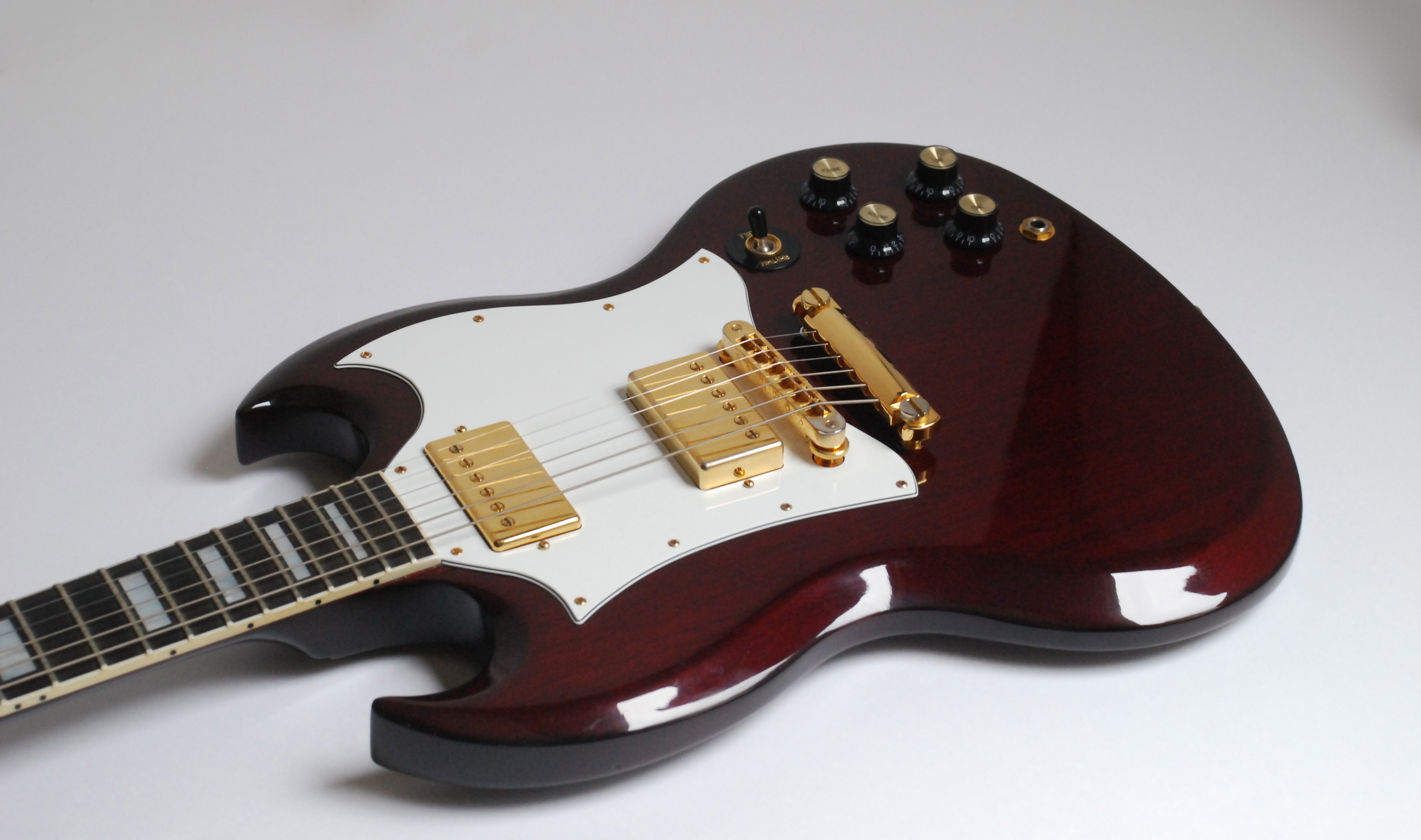 gibson-guitar-of-the-week-35-sg-61-reissue-antique-satin-walnut-850627.jpg