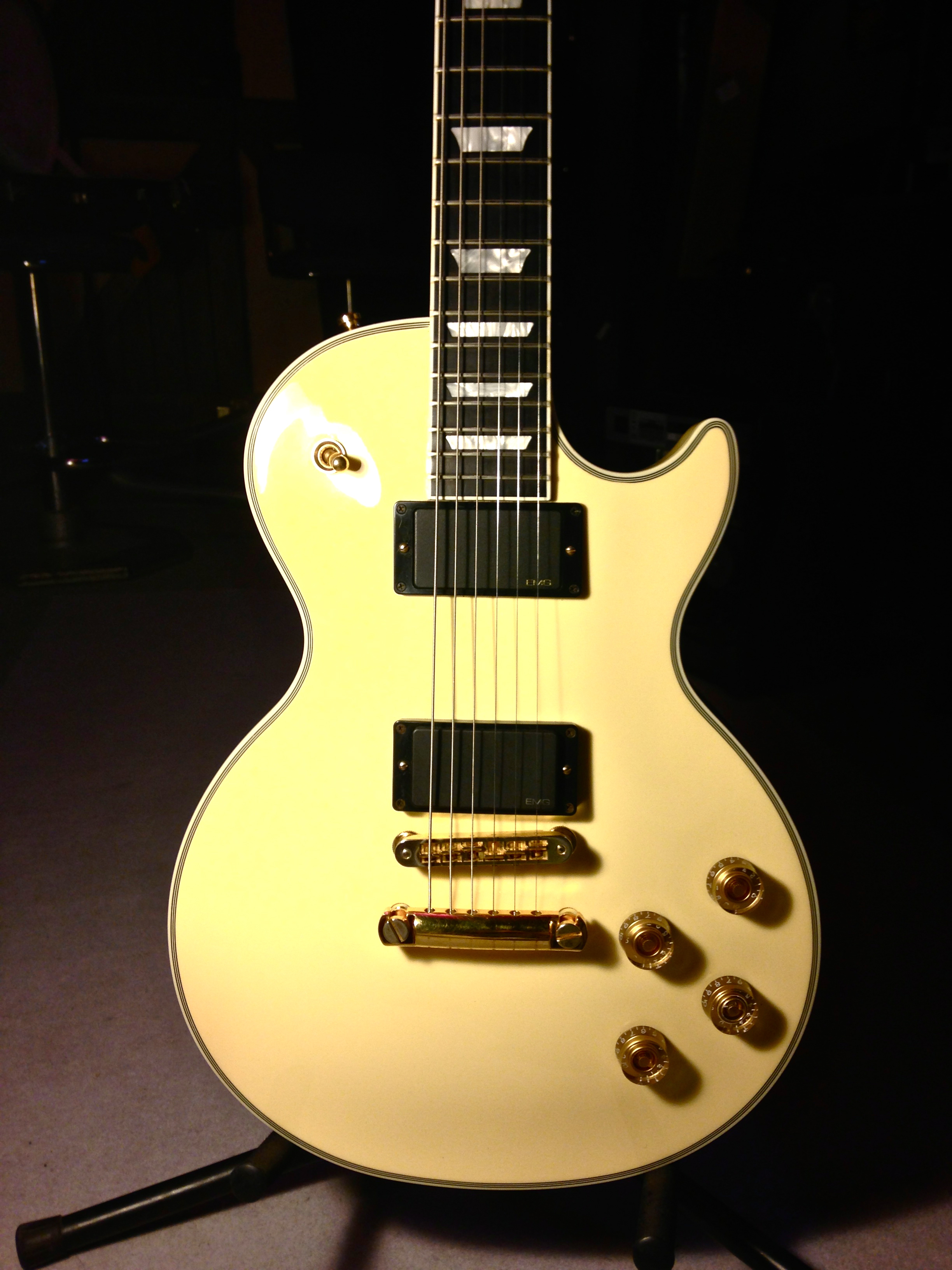[Guitar of the Week 39] Les Paul Classic Custom Creme Gibson