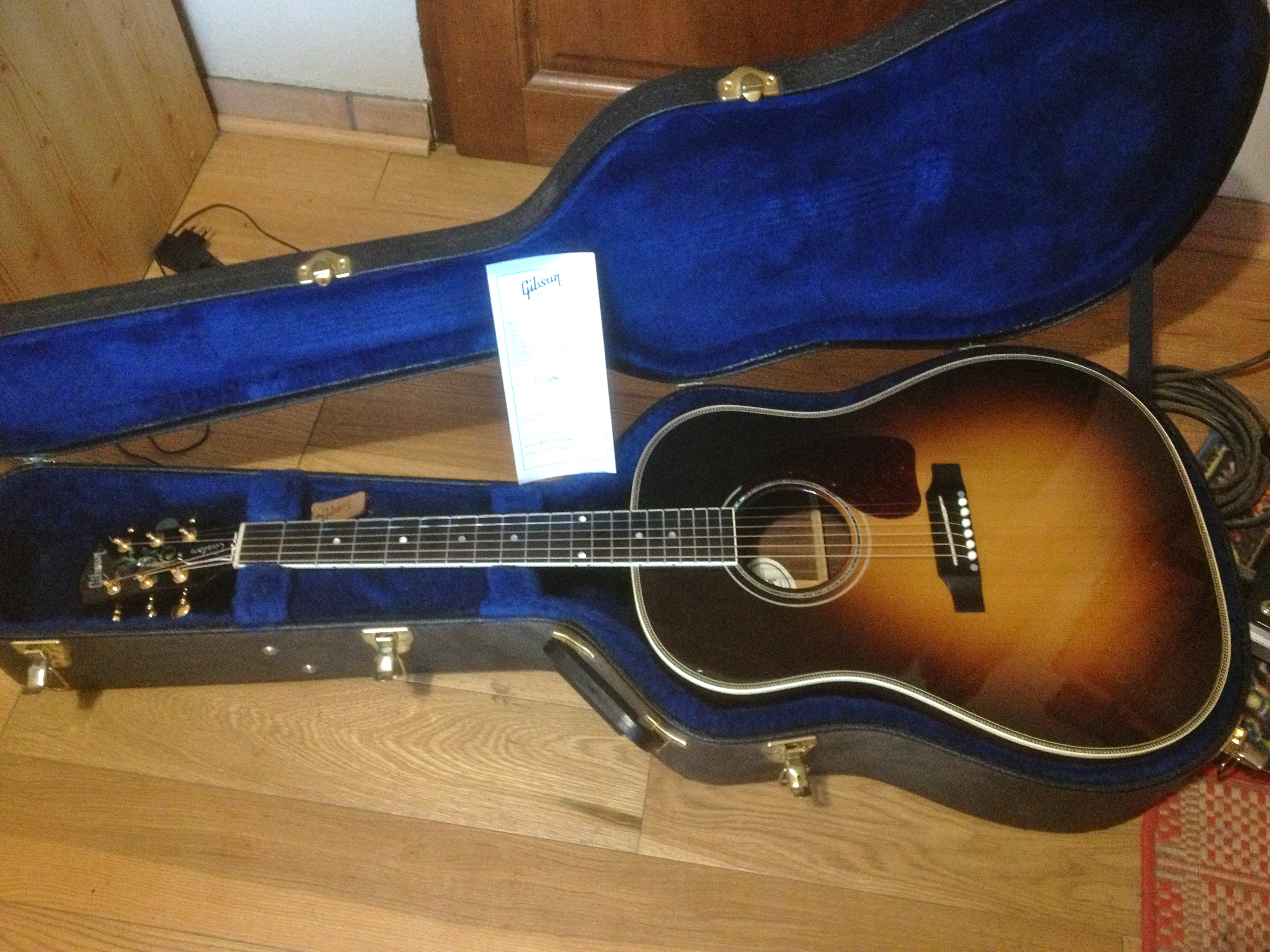 Photo Gibson J45 Custom Gibson J45 Custom Vintage Sunburst (606602) Audiofanzine