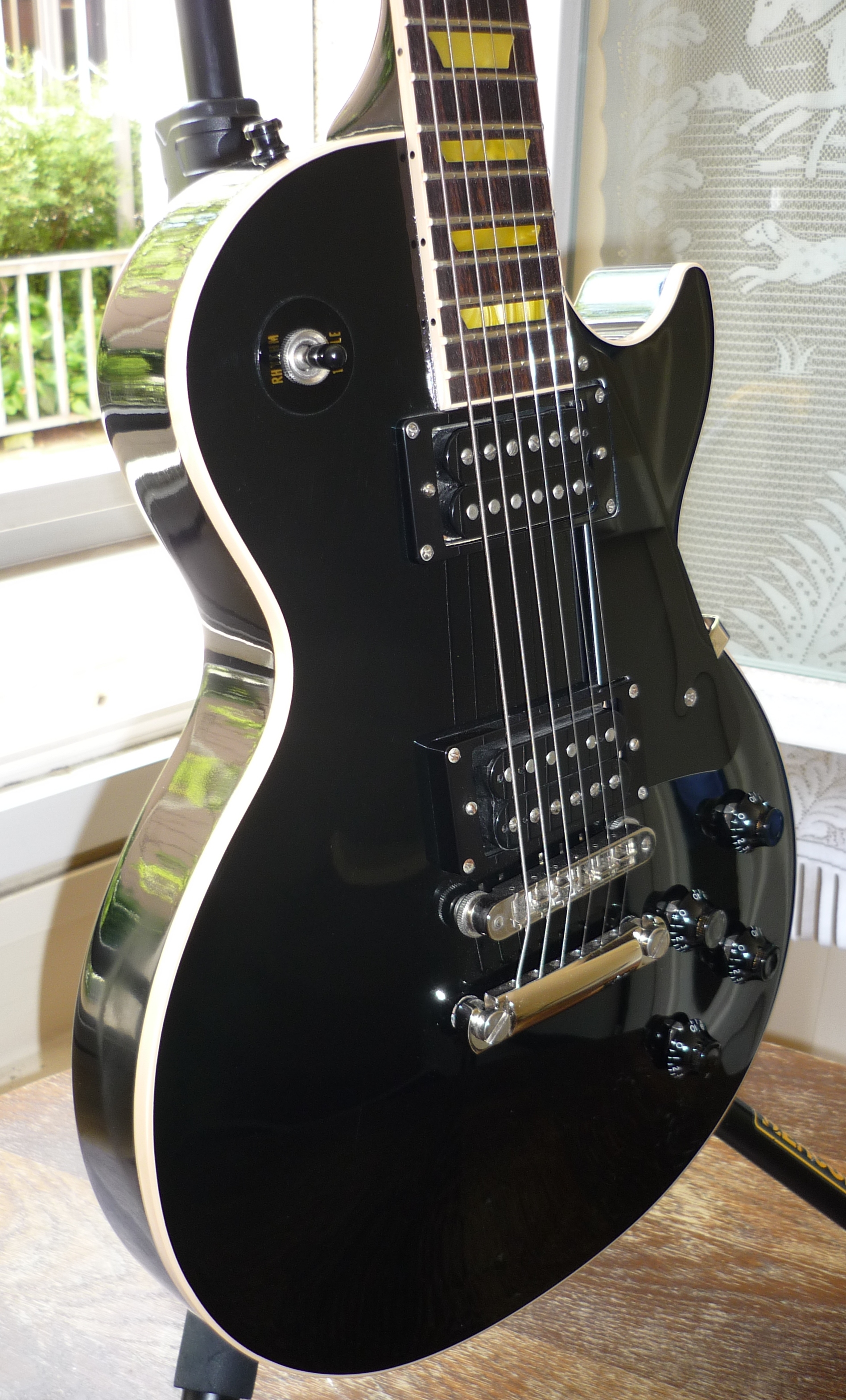 Photo Gibson Les Paul Classic Ebony Gibson Les Paul Classic Ebony Audiofanzine