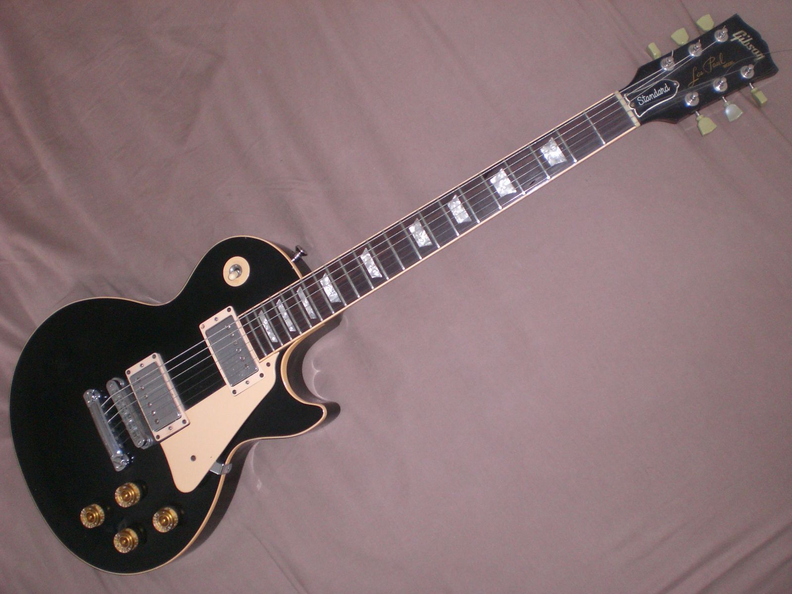 Gibson Les Paul Standard - Ebony image (#223623) - Audiofanzine