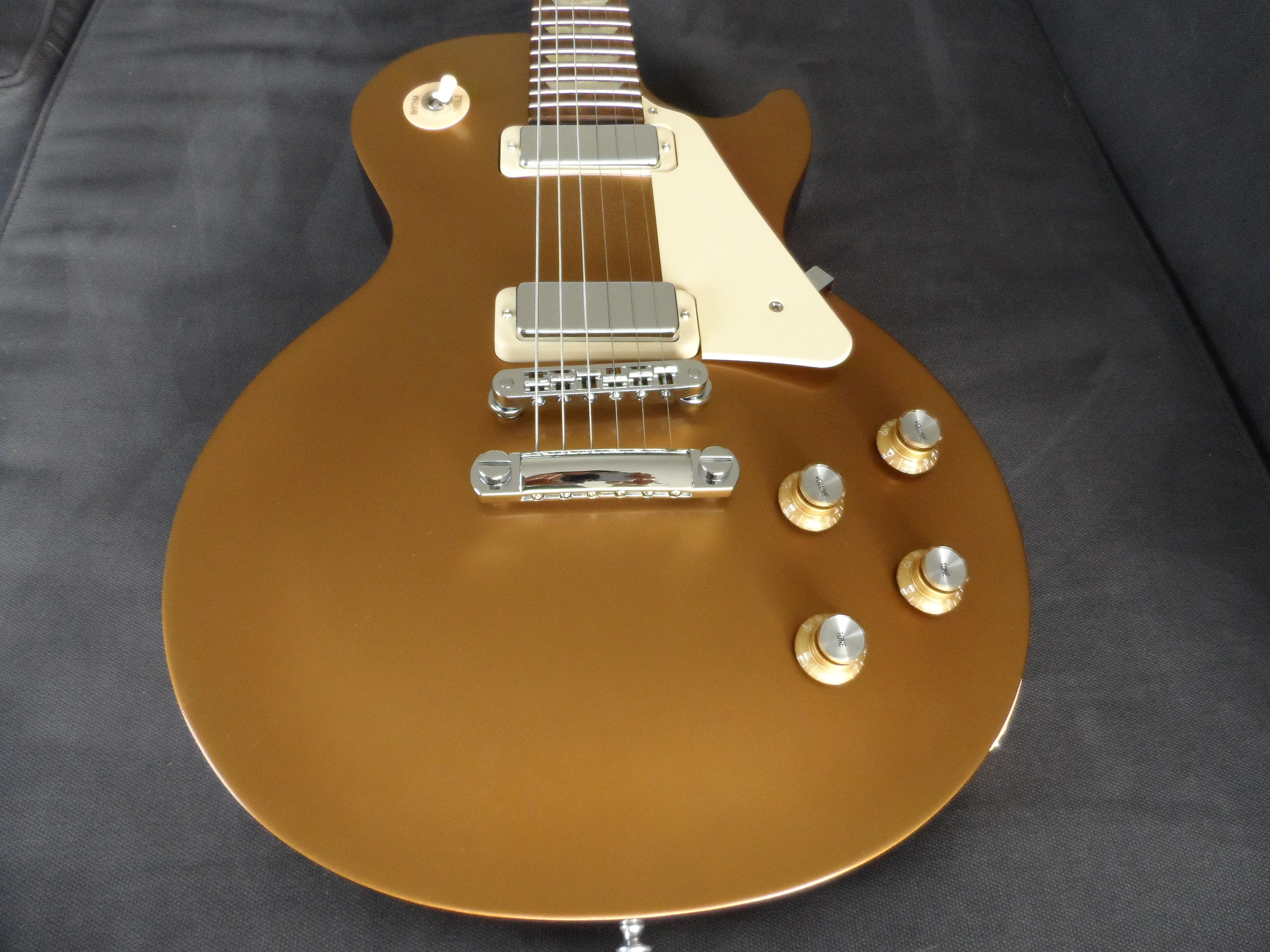 Gibson Les Paul Studio '70s Tribute Gold Top/Dark Back image (521284