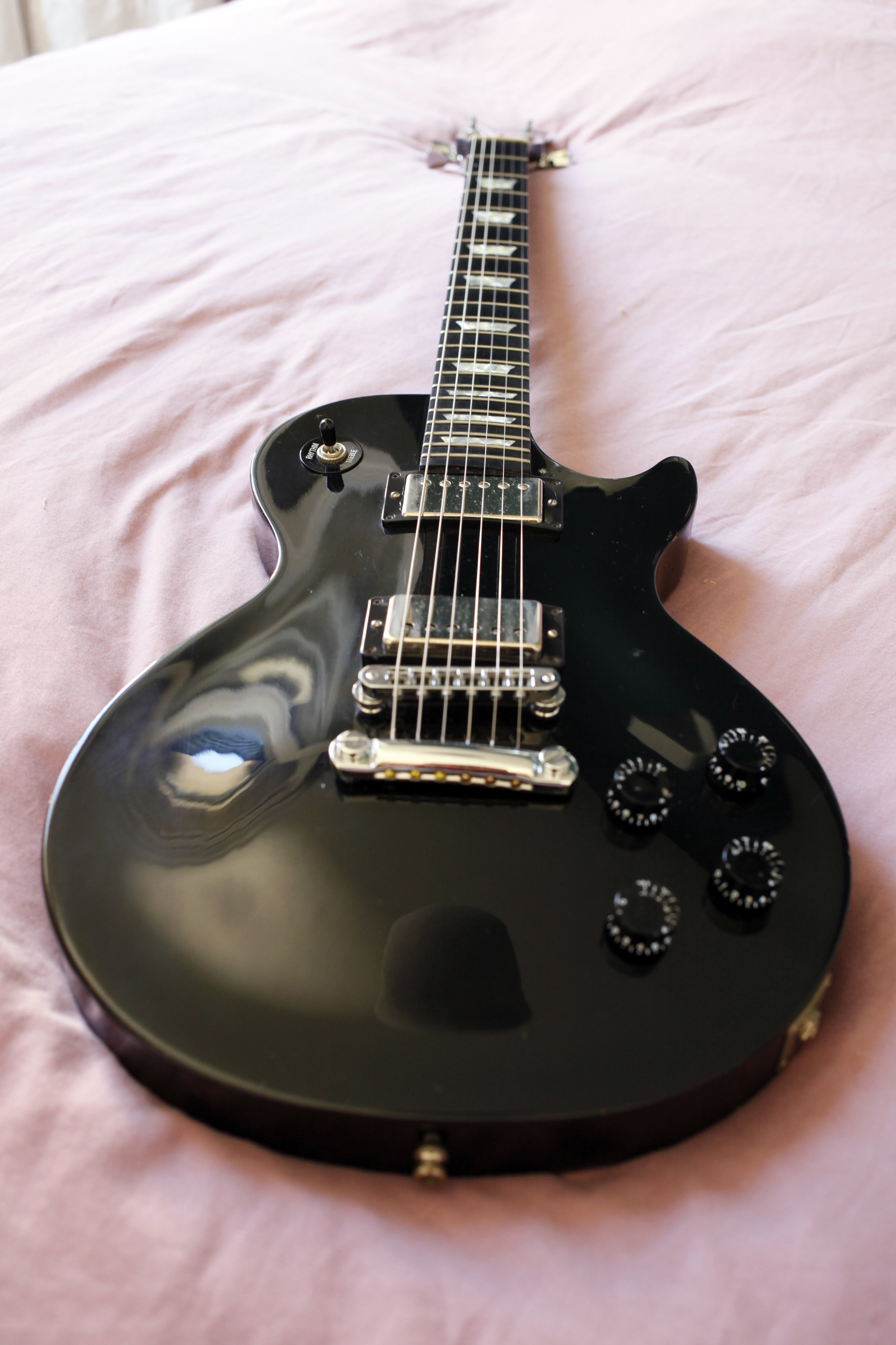 Photo Gibson Les Paul Studio Ebony w/ Chrome Hardware MG 9728 (1479758) Audiofanzine