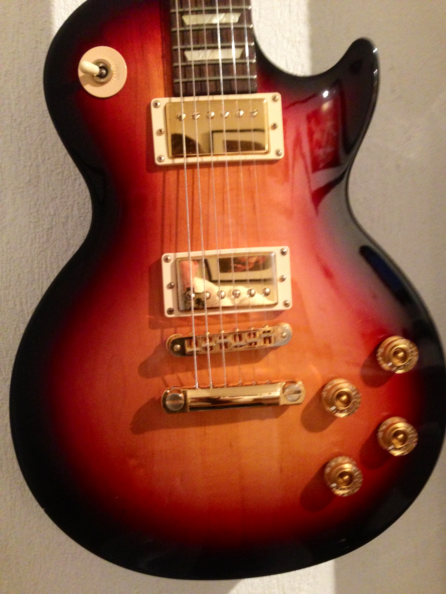 Photo Gibson Les Paul Studio Fireburst w/ Gold Hardware Gibson Les