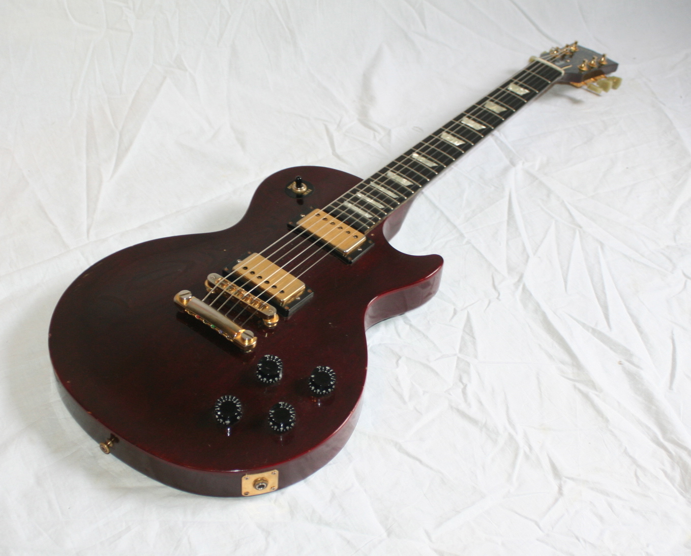 Photo Gibson Les Paul Studio - Wine Red w/ Gold Hardware : Gibson Les.