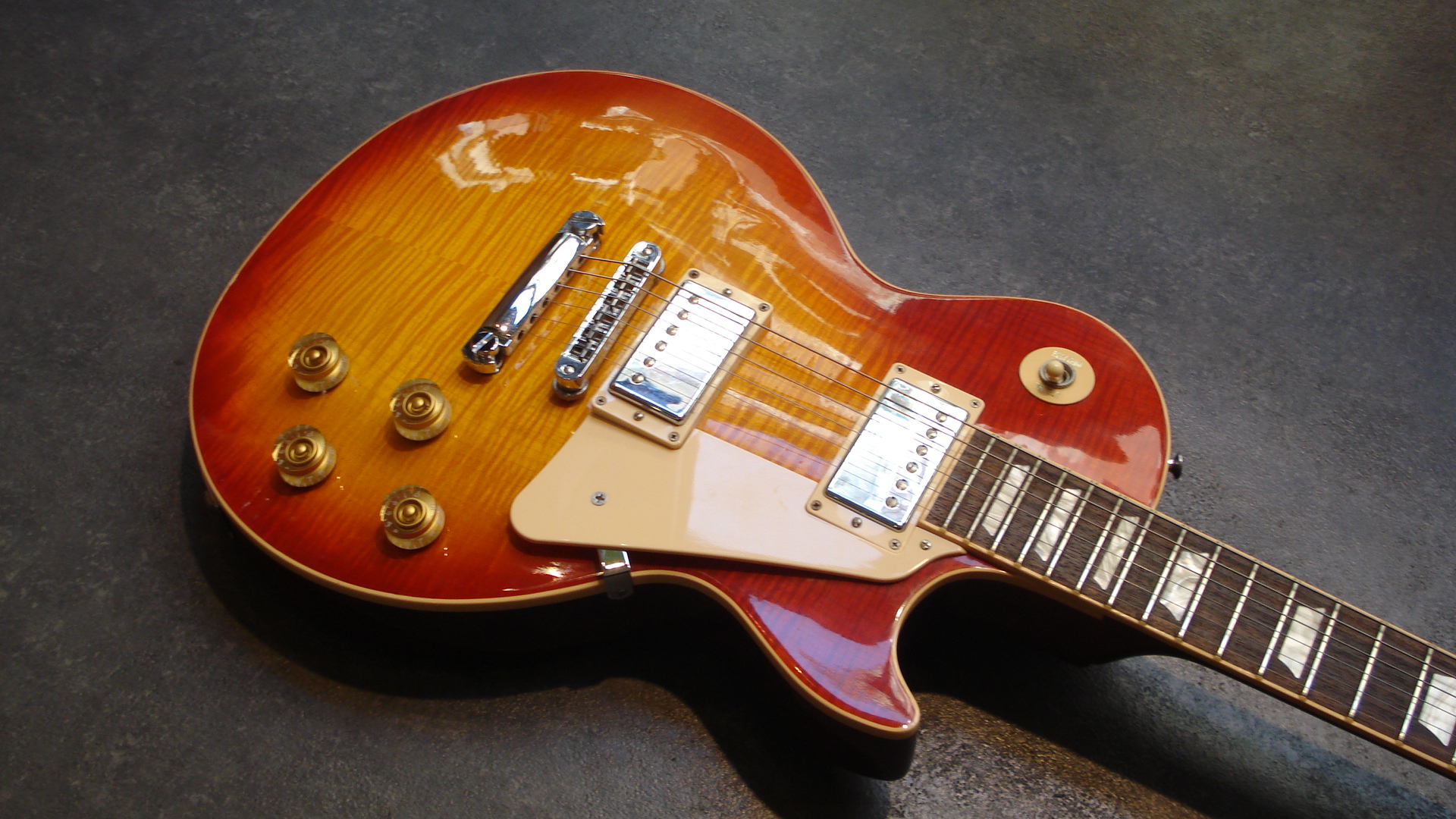 Photo Gibson Les Paul Traditional Plus Gibson Les Paul Traditional Pro (5482) (1539748