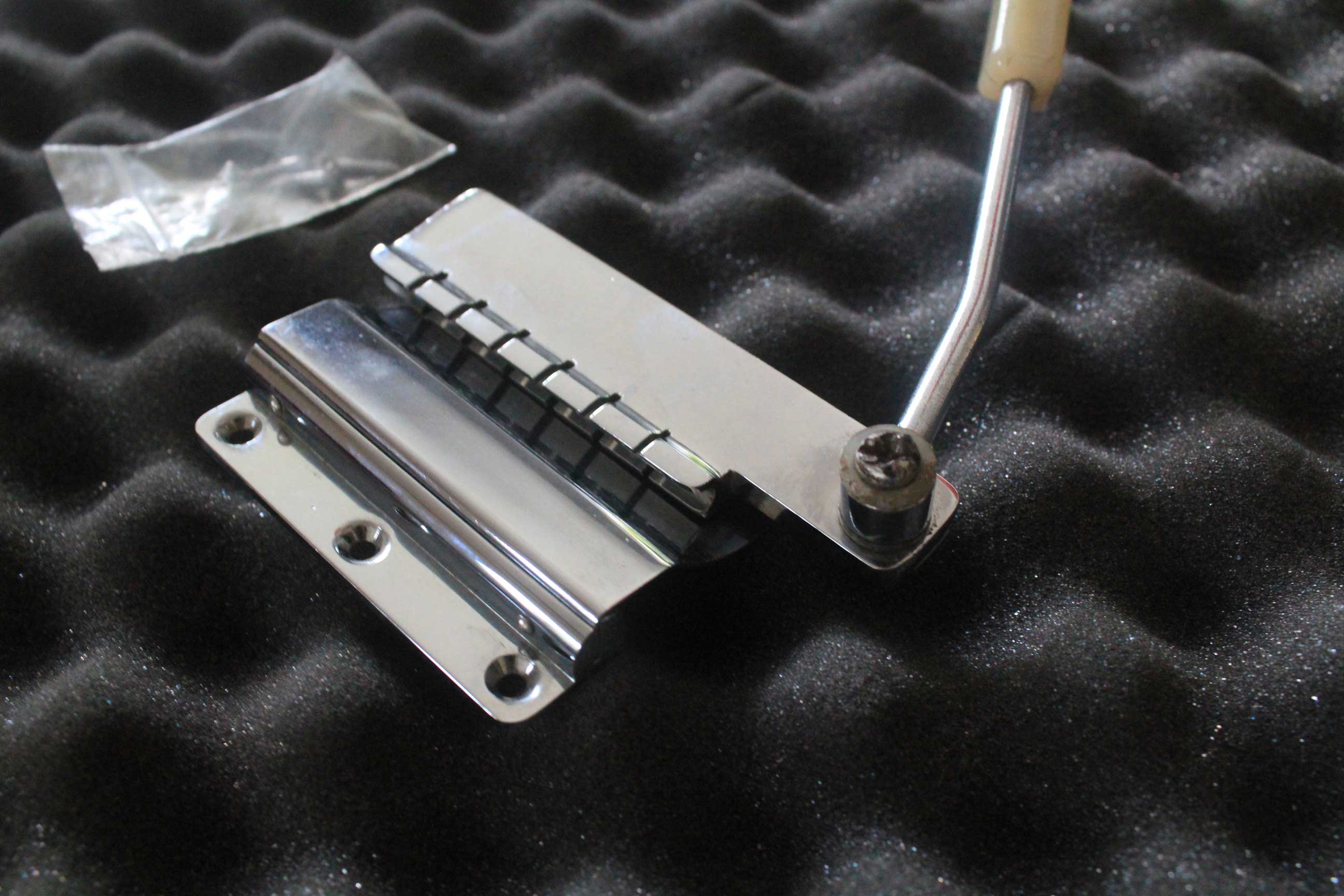 Photo Gibson Maestro Vibrola Nickel Gibson Maestro Vibrola Nickel