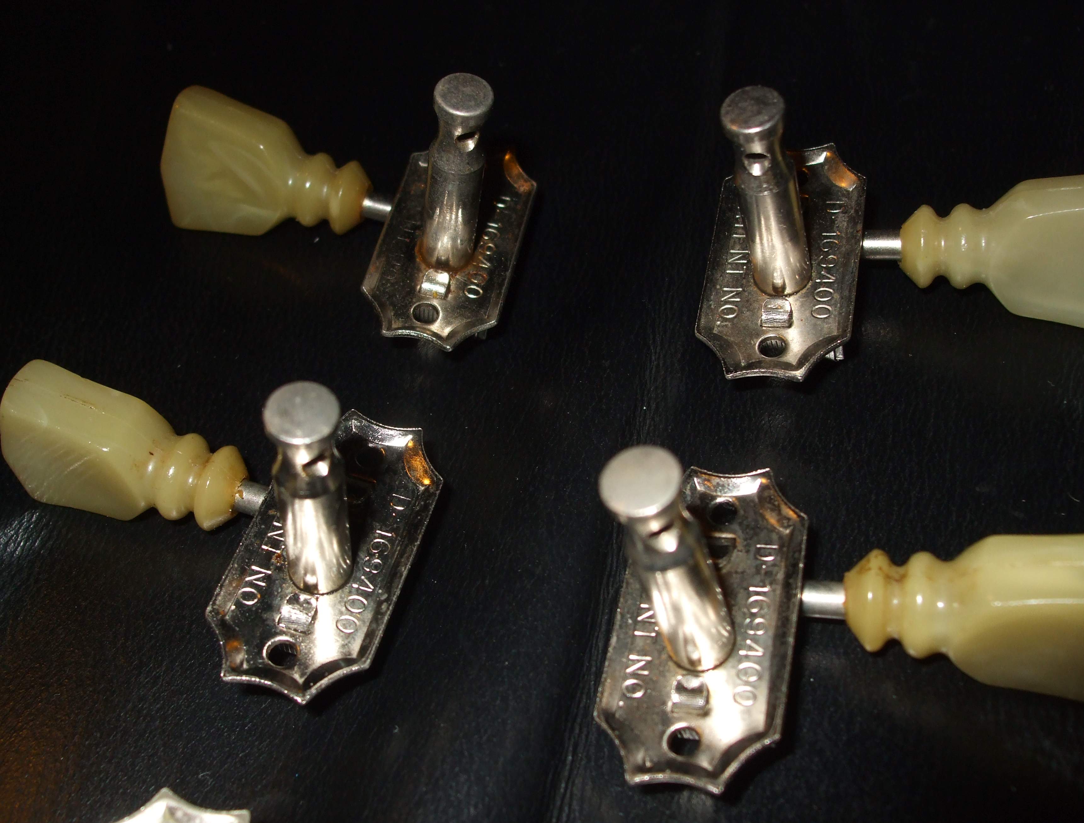 Gibson PMMH010 Vintage Nickel Machine Heads w/ Pearloid Buttons image (1076695) Audiofanzine