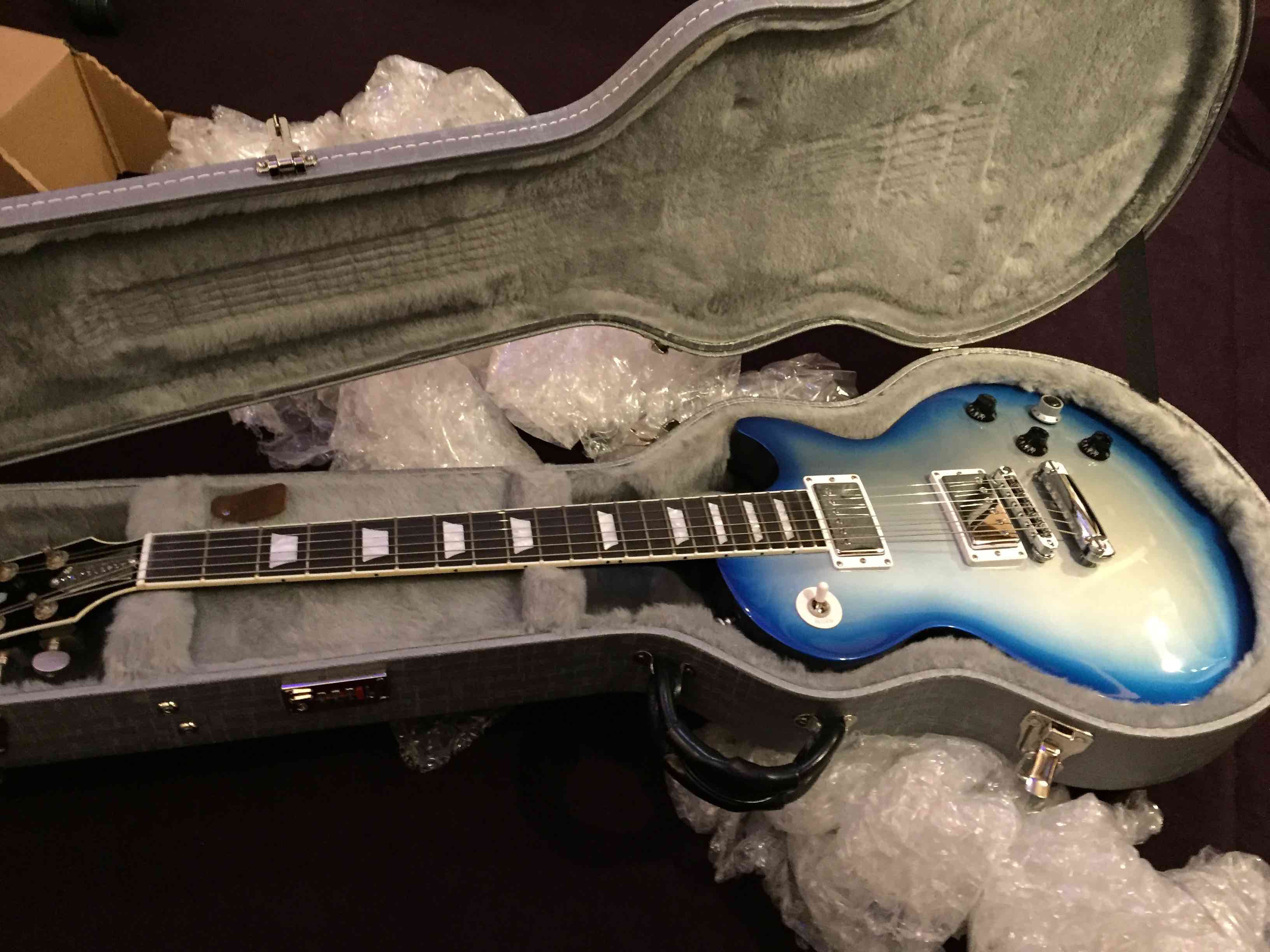 Robot Guitar First Run Limited Edition Midnight Burst Gibson Audiofanzine