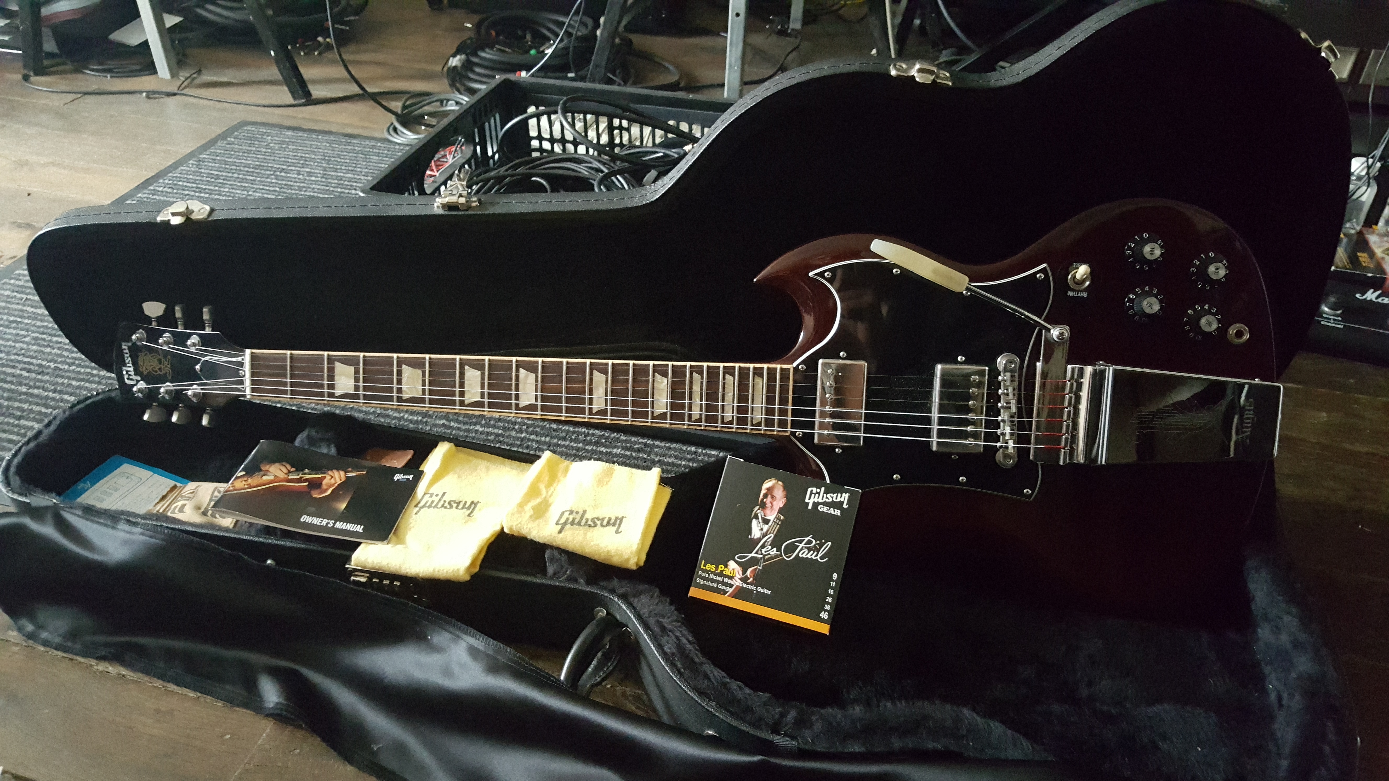 SG Signature Angus Young Gibson SG Signature Angus Young Audiofanzine