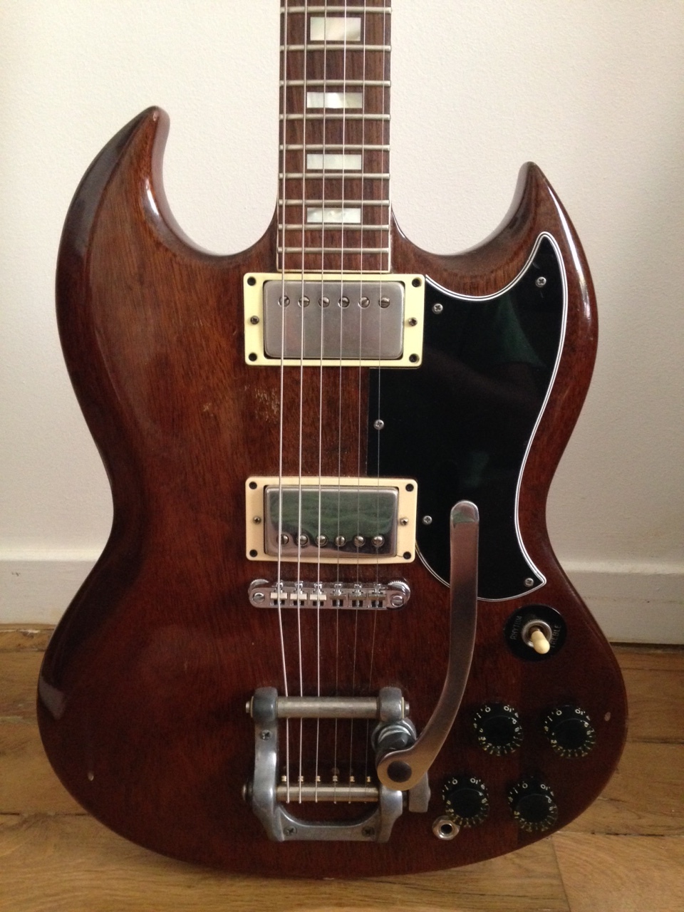 Gibson SG Standard Bigsby (1976) image (1166640) Audiofanzine