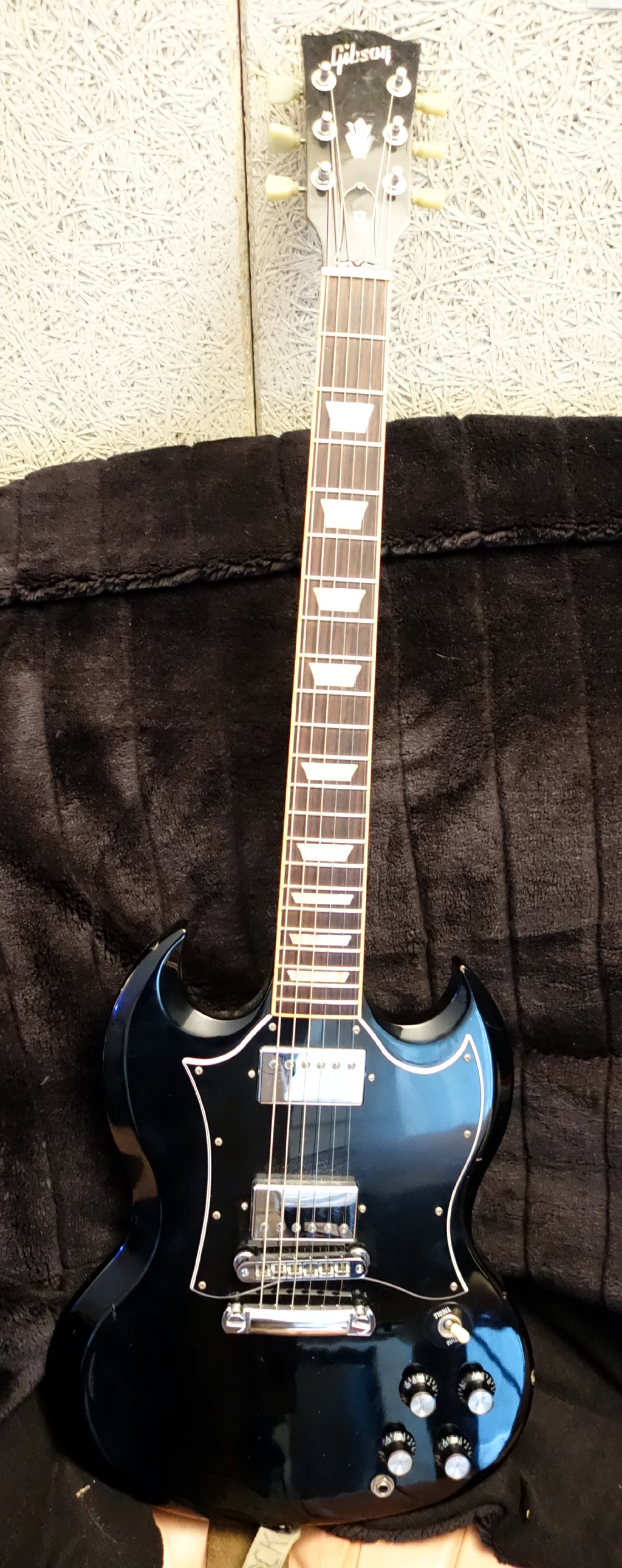 SG STANDARD P-90 - EBONY - Gibson SG Standard P-90 - Ebony - Audiofanzine