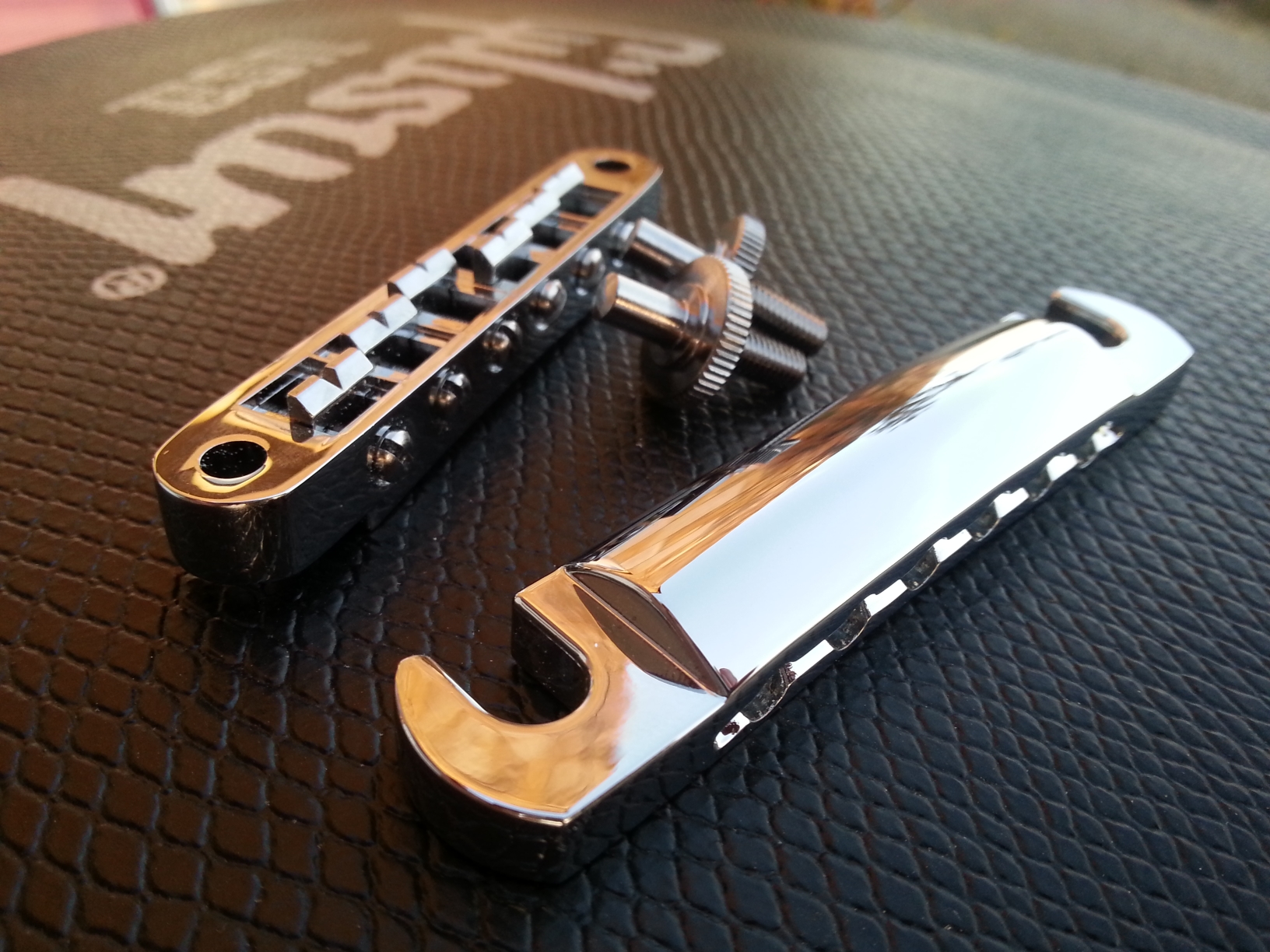 Photo Gibson Tailpiece Stop Bar With Studs & Inserts Gibson