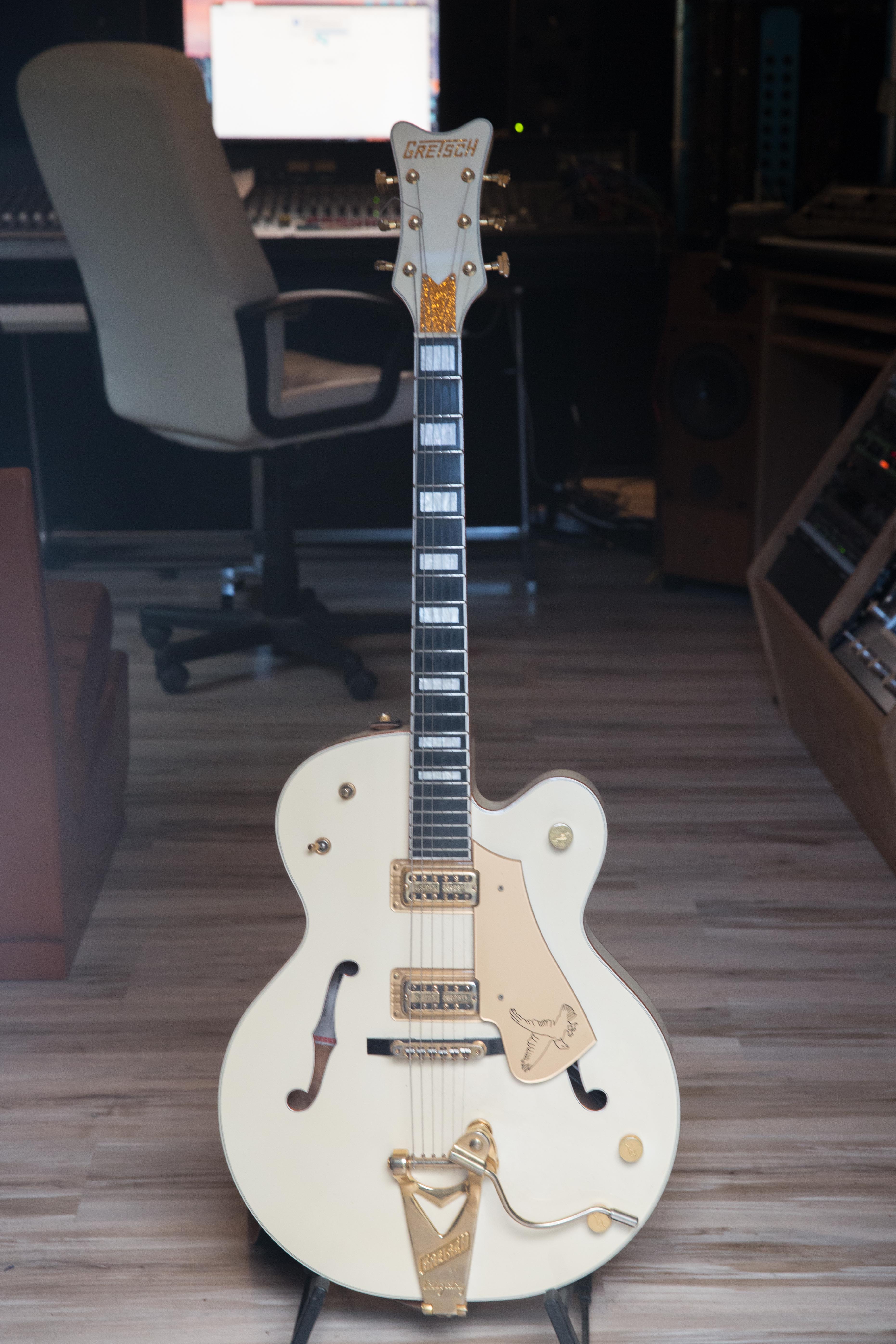 G7593 White Falcon I White Gretsch Audiofanzine