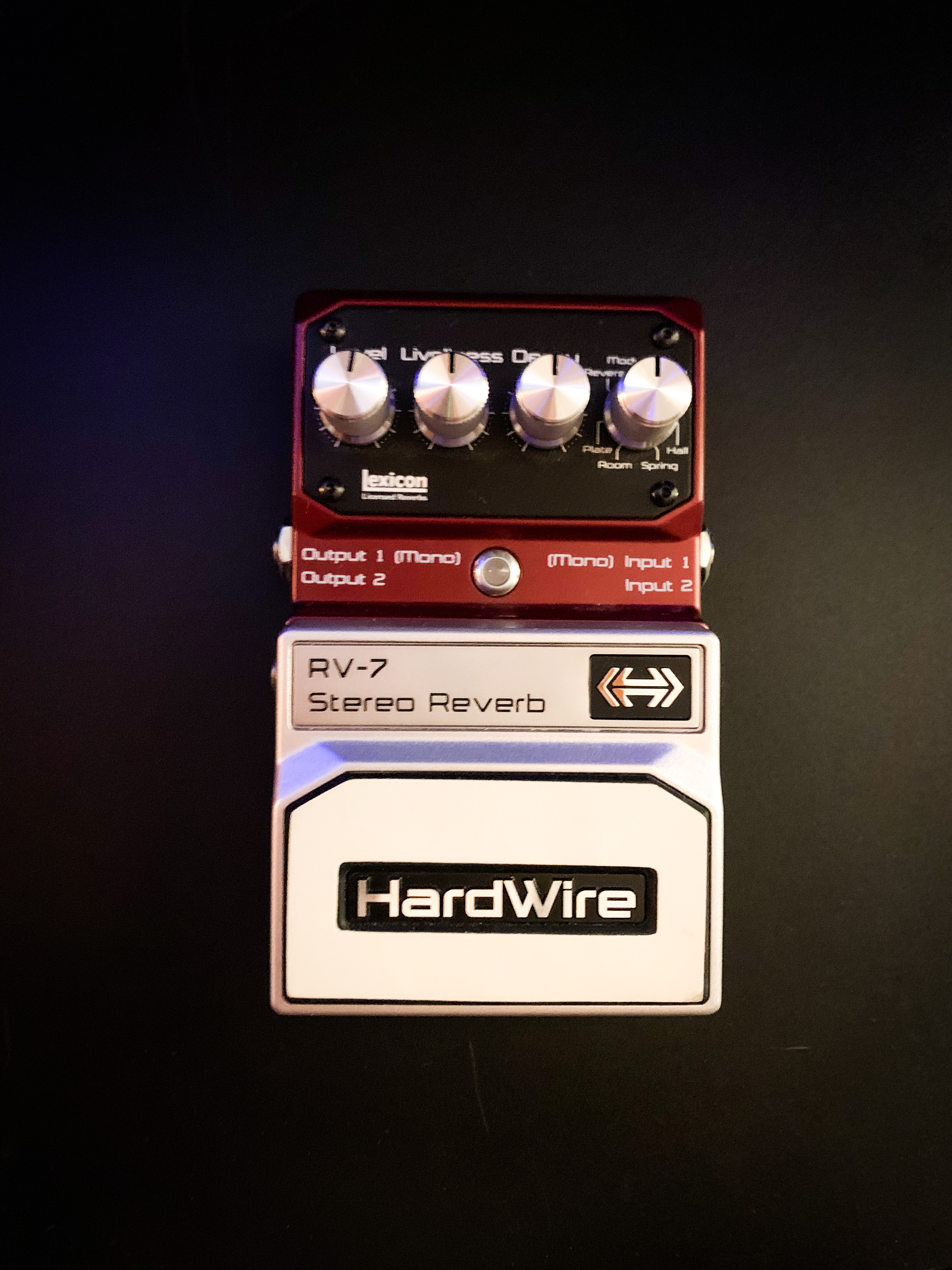 RV7 Stereo Reverb HardWire Pedals RV7 Stereo Reverb Audiofanzine