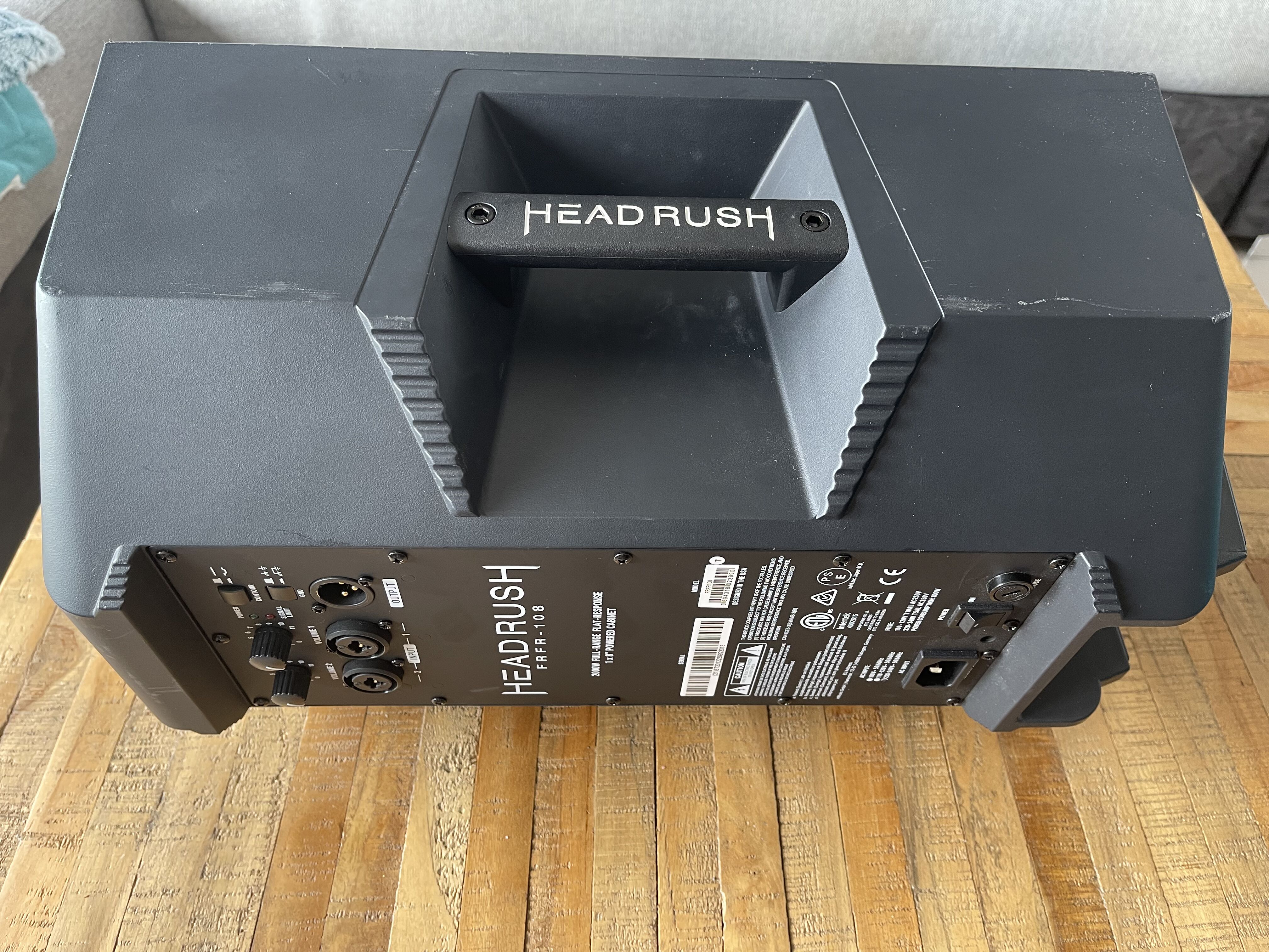 FRFR-108 - HeadRush Electronics FRFR-108 - Audiofanzine