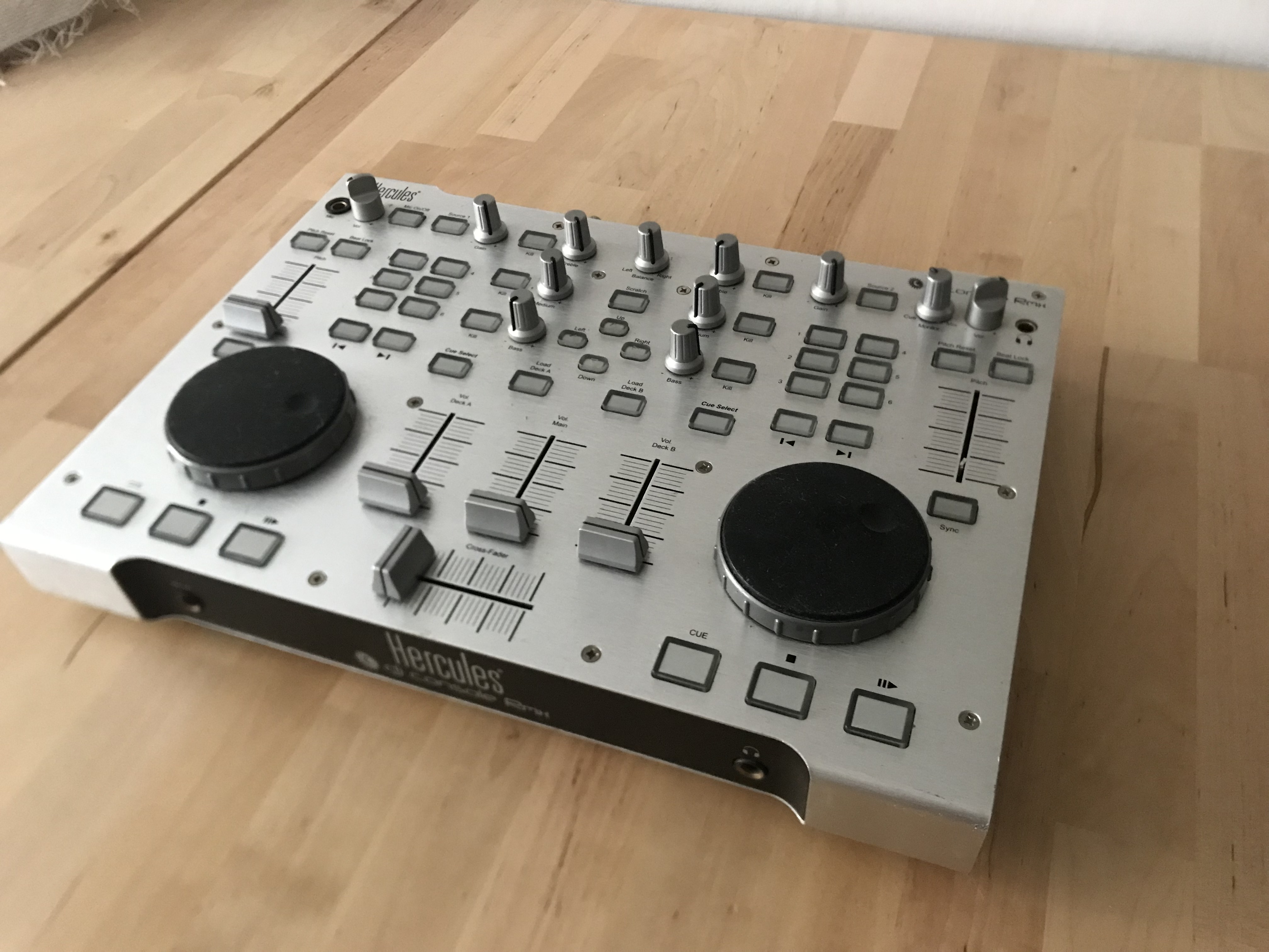 DJ Console RMX - Hercules DJ Console RMX - Audiofanzine