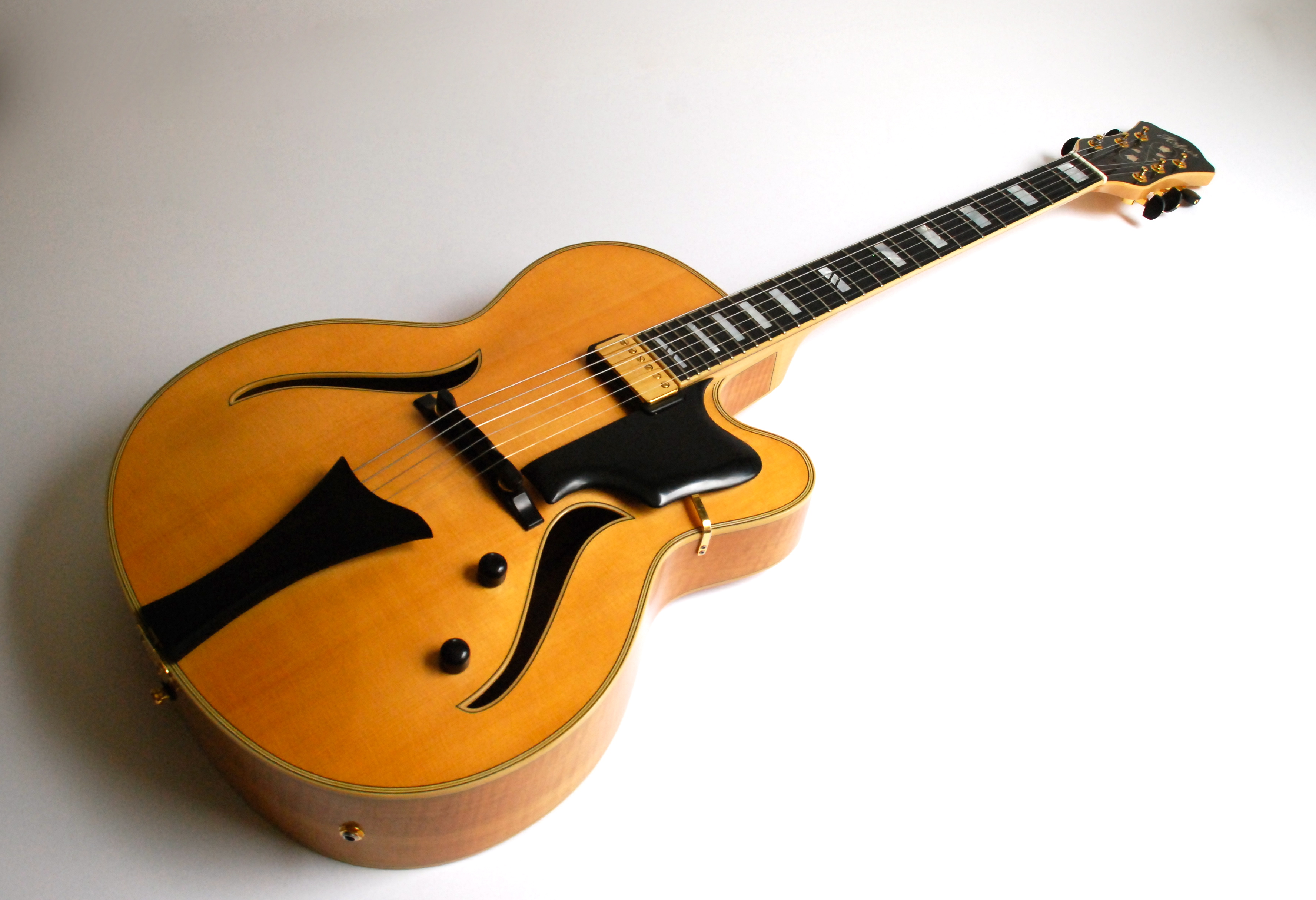 Hofner Guitars jazzica custom image (875196) Audiofanzine