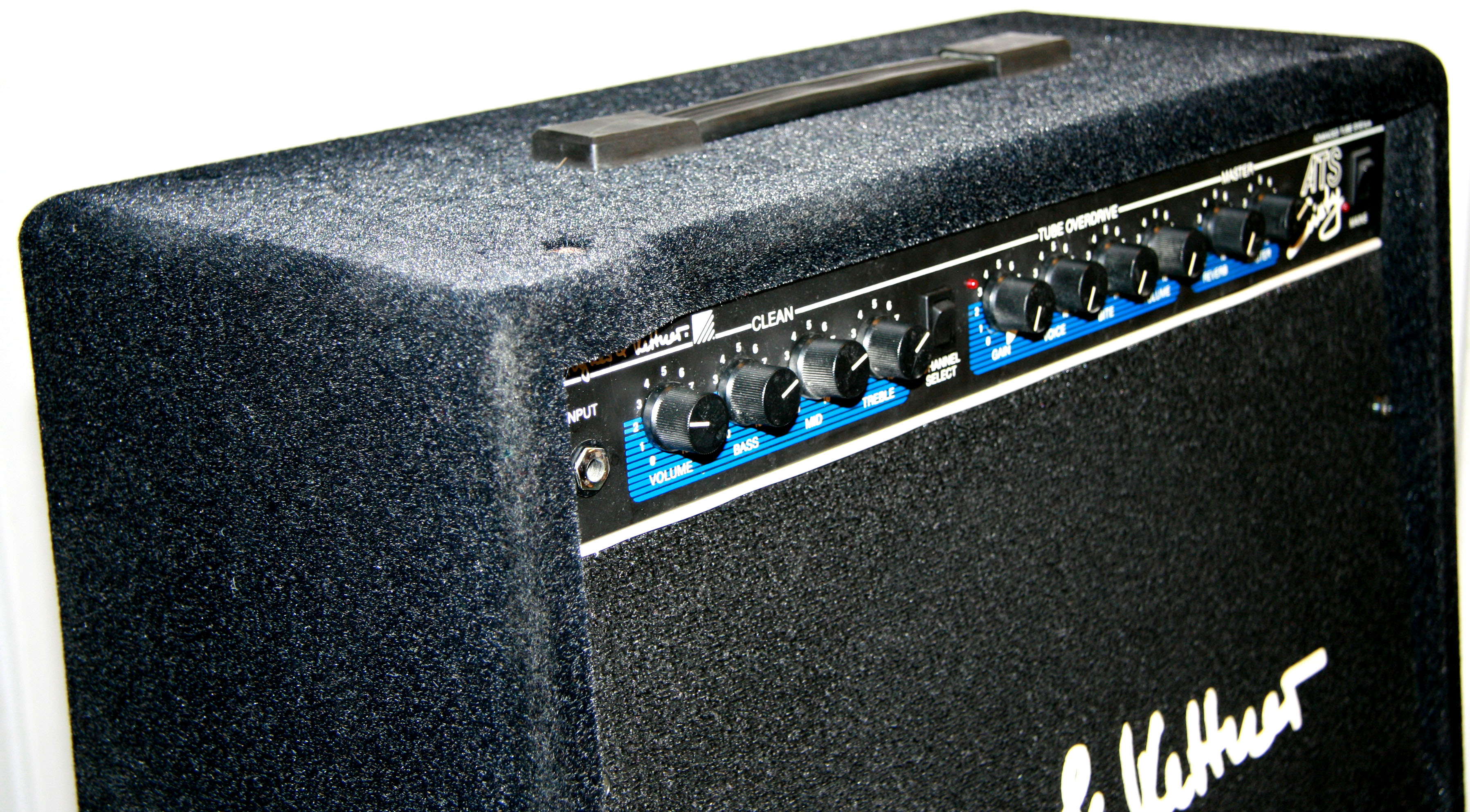 ATS SIXTY Hughes & Kettner ATS Sixty Audiofanzine