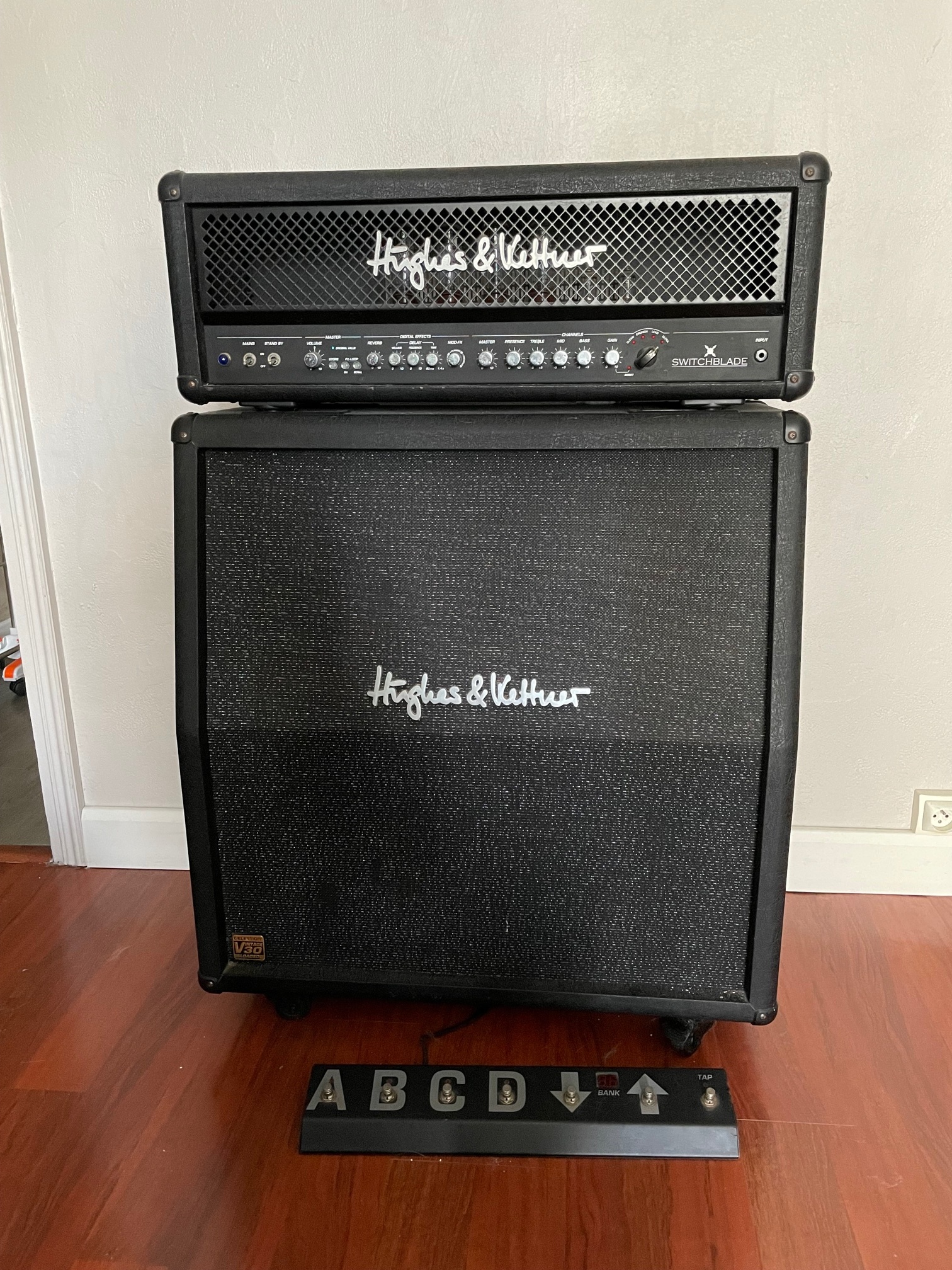 Switchblade 100 Head Hughes & Kettner Switchblade 100 Head Audiofanzine