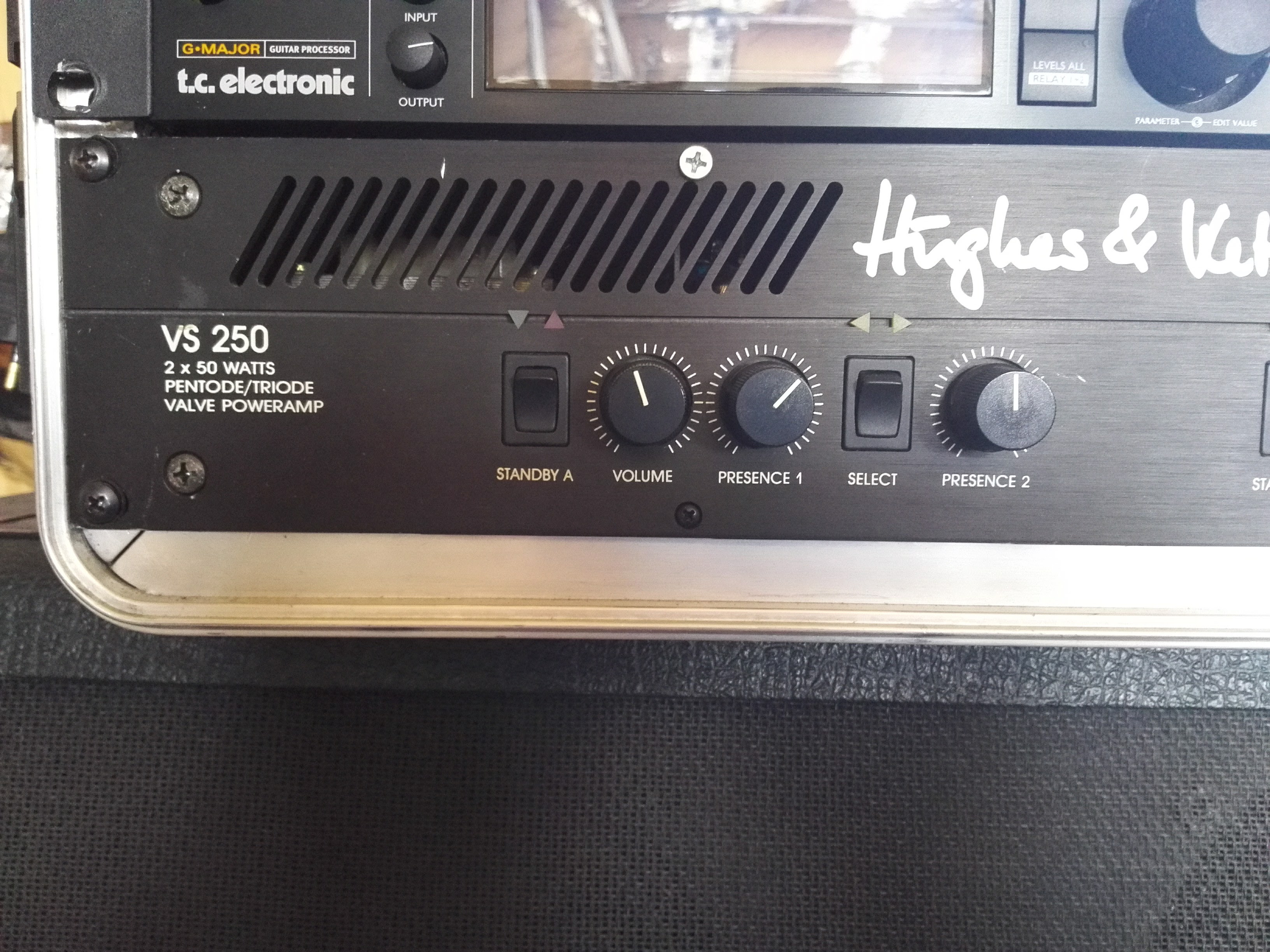 VS 250 Stereo Valve Power Amp Hughes & Kettner Audiofanzine