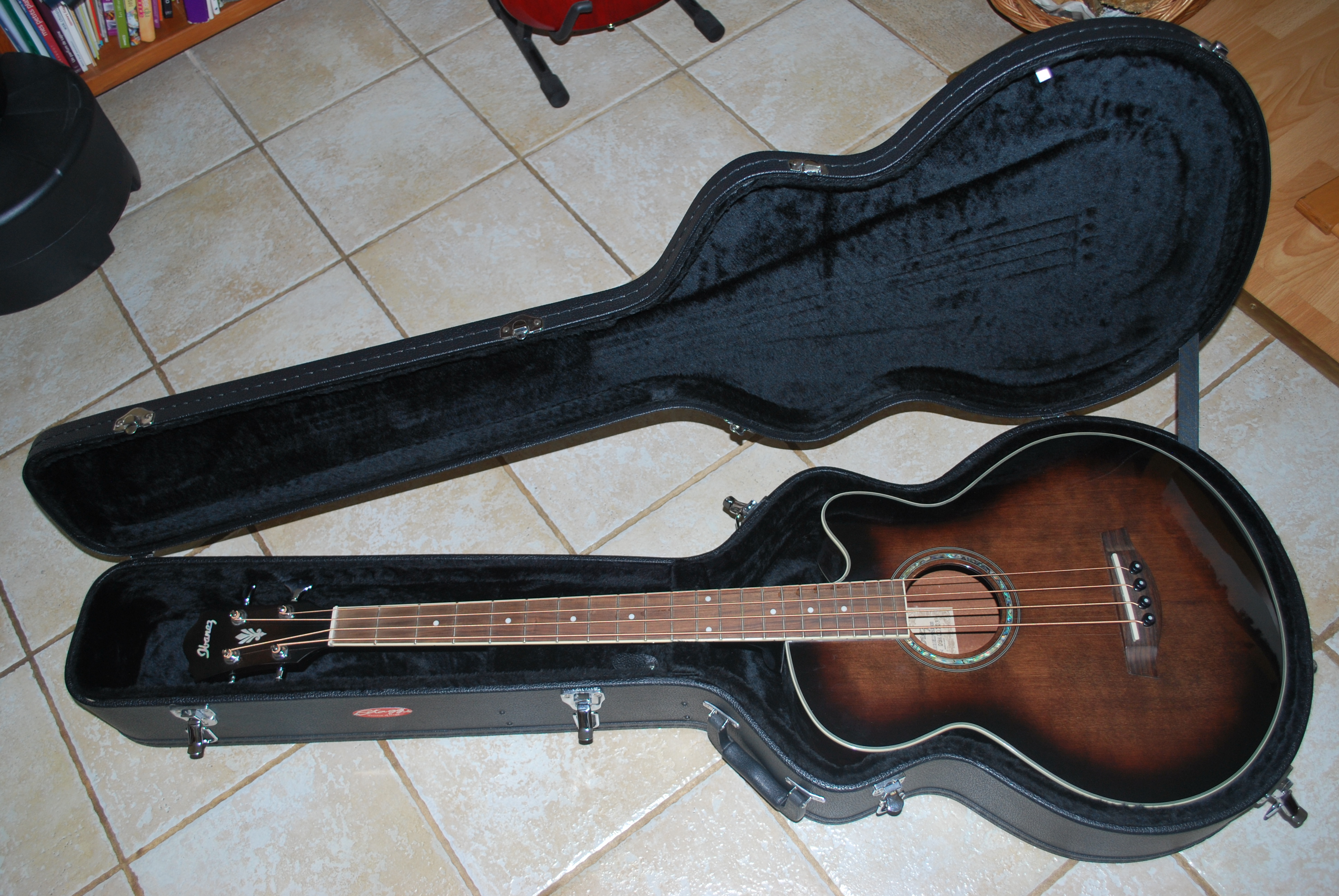 Photo Ibanez AEB10E Ibanez [AEB Series] AEB10E Dark Violon Sunburst