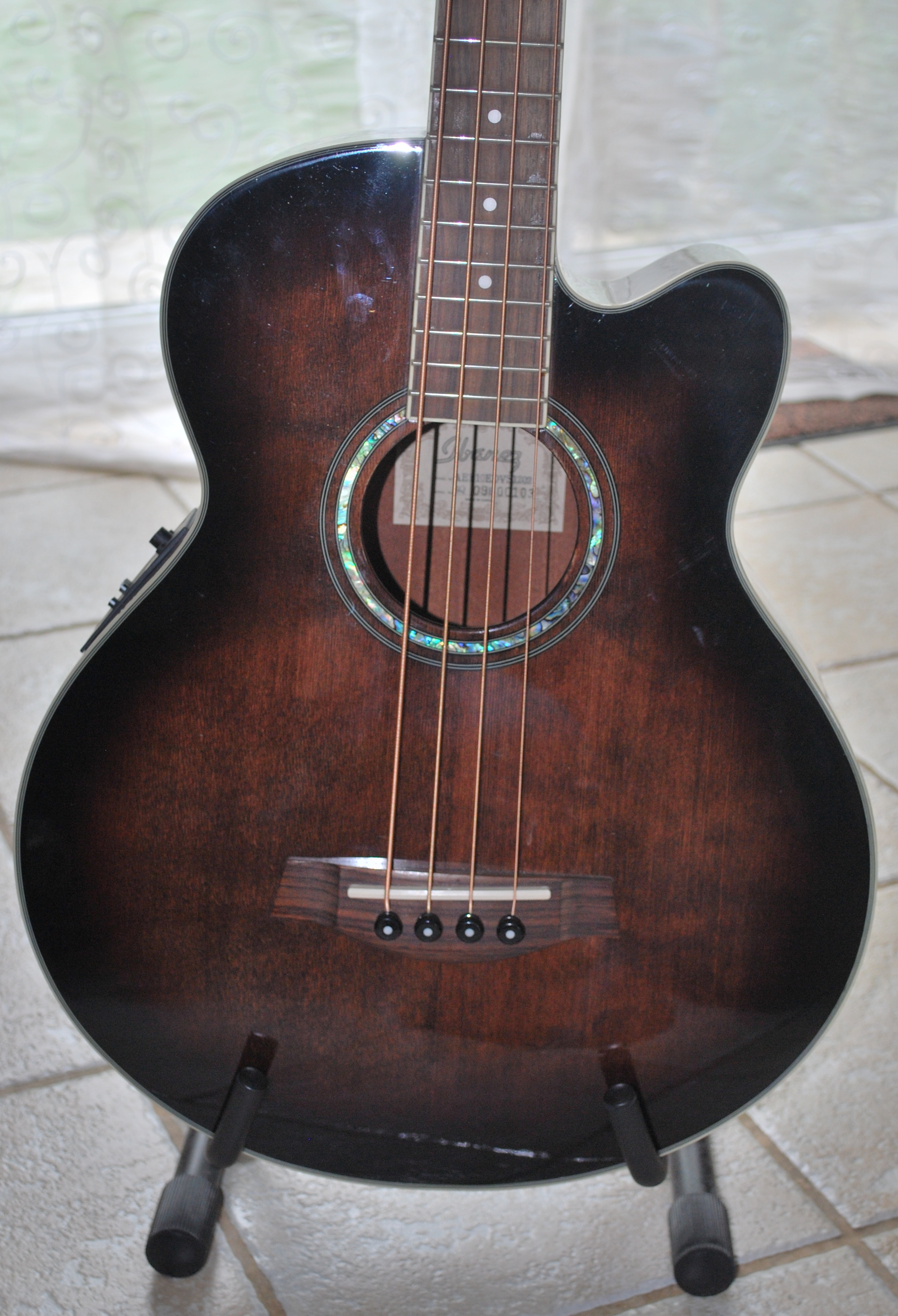 Photo Ibanez AEB10E Ibanez [AEB Series] AEB10E Dark Violon Sunburst