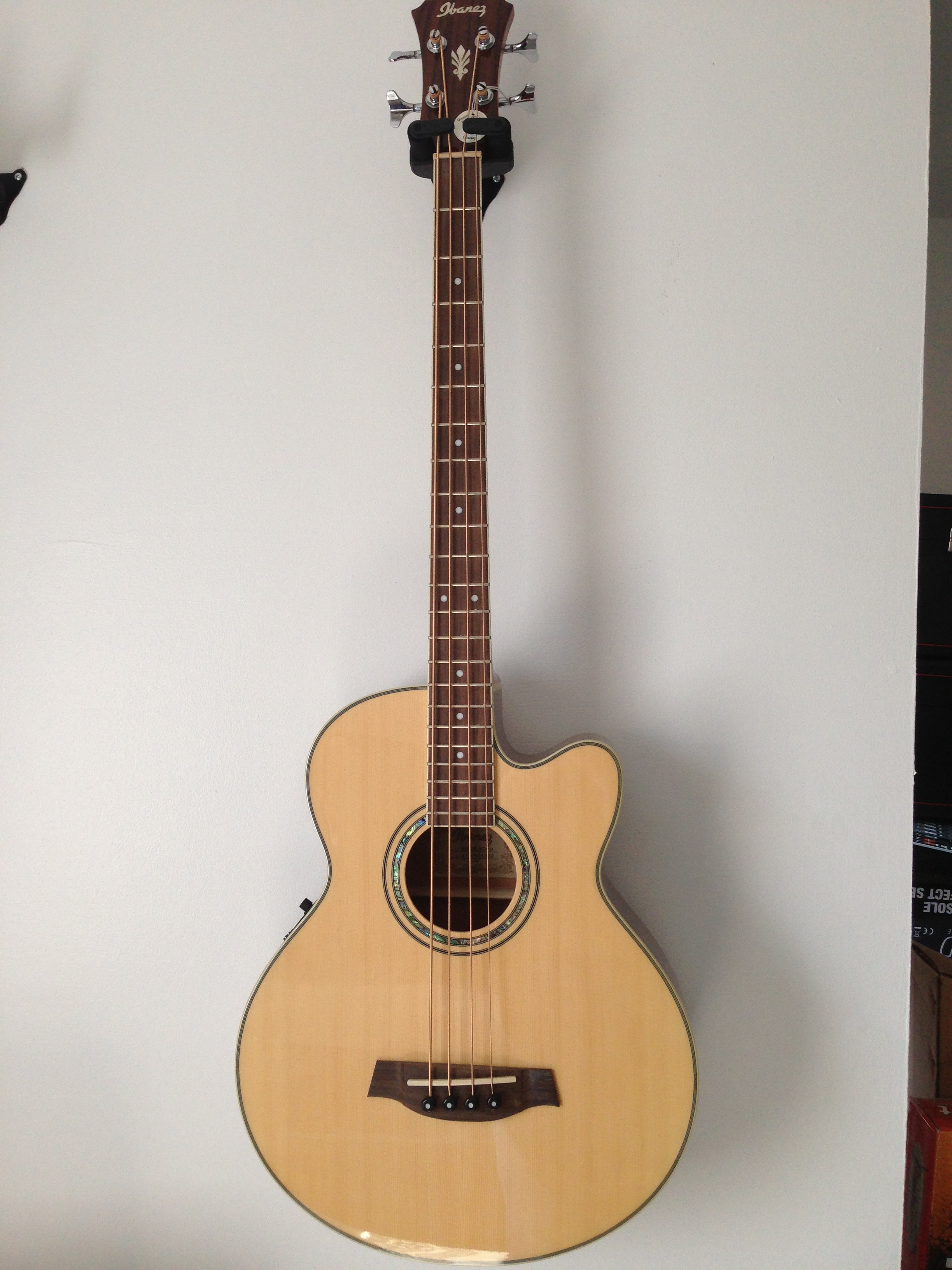 Photo Ibanez AEB10E Ibanez AEB10E Natural (672793) Audiofanzine